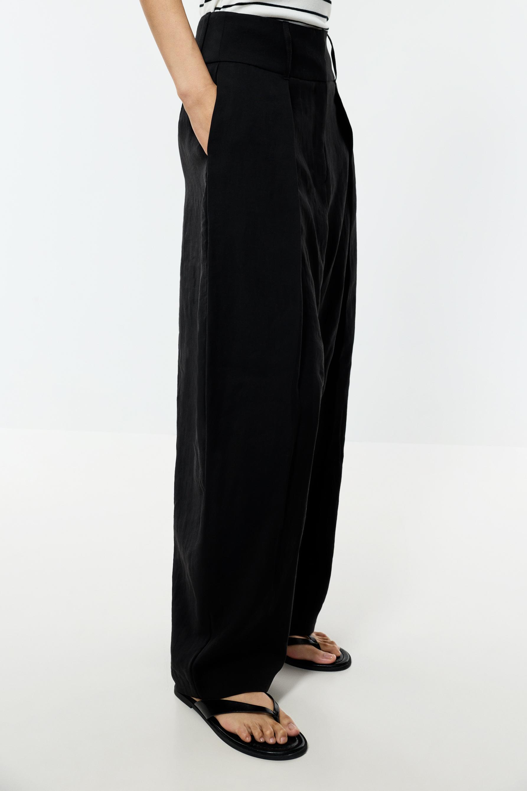 Barrel trousers with darts — BLACK