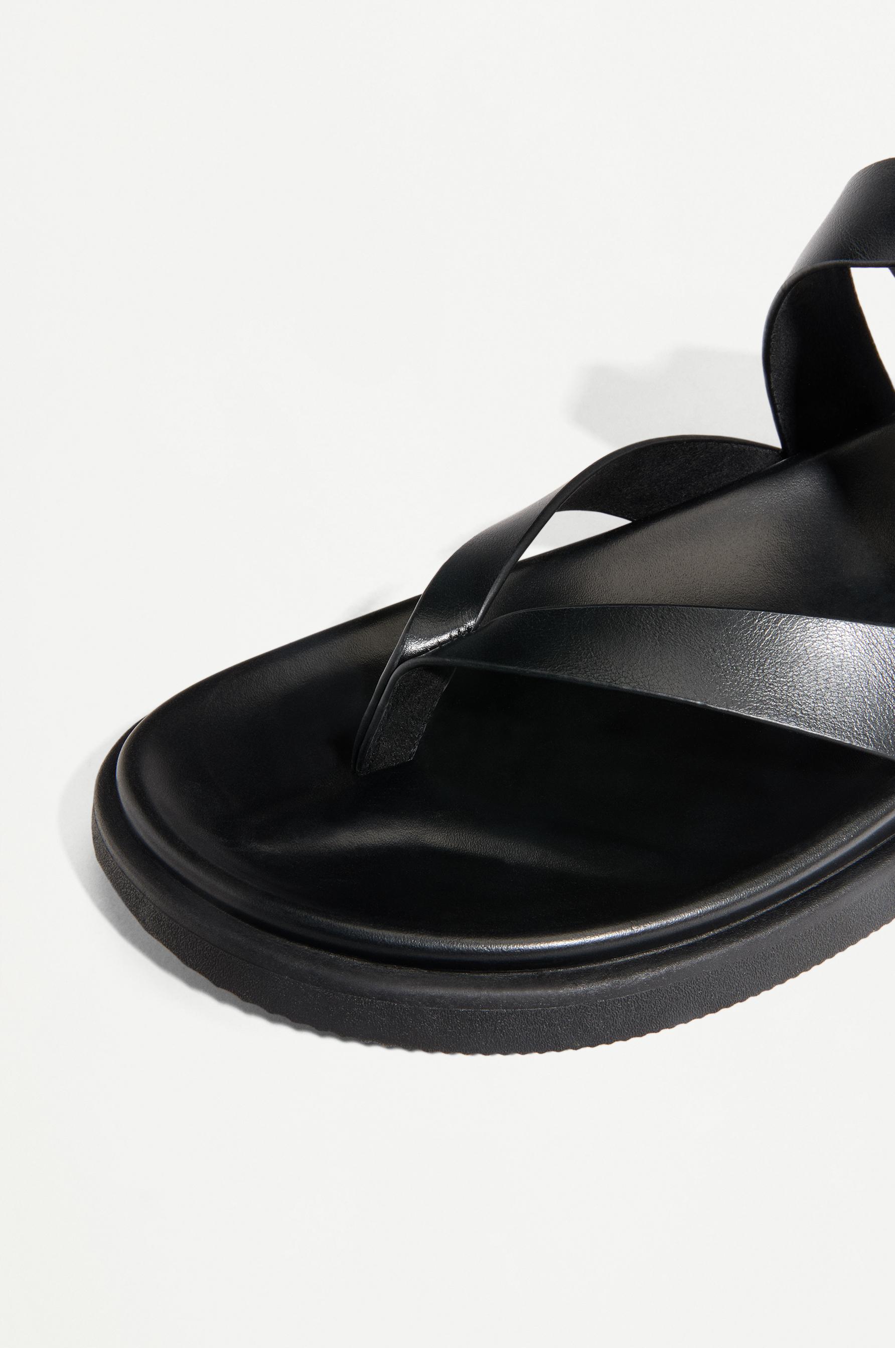 Flat strap platform sandals — BLACK