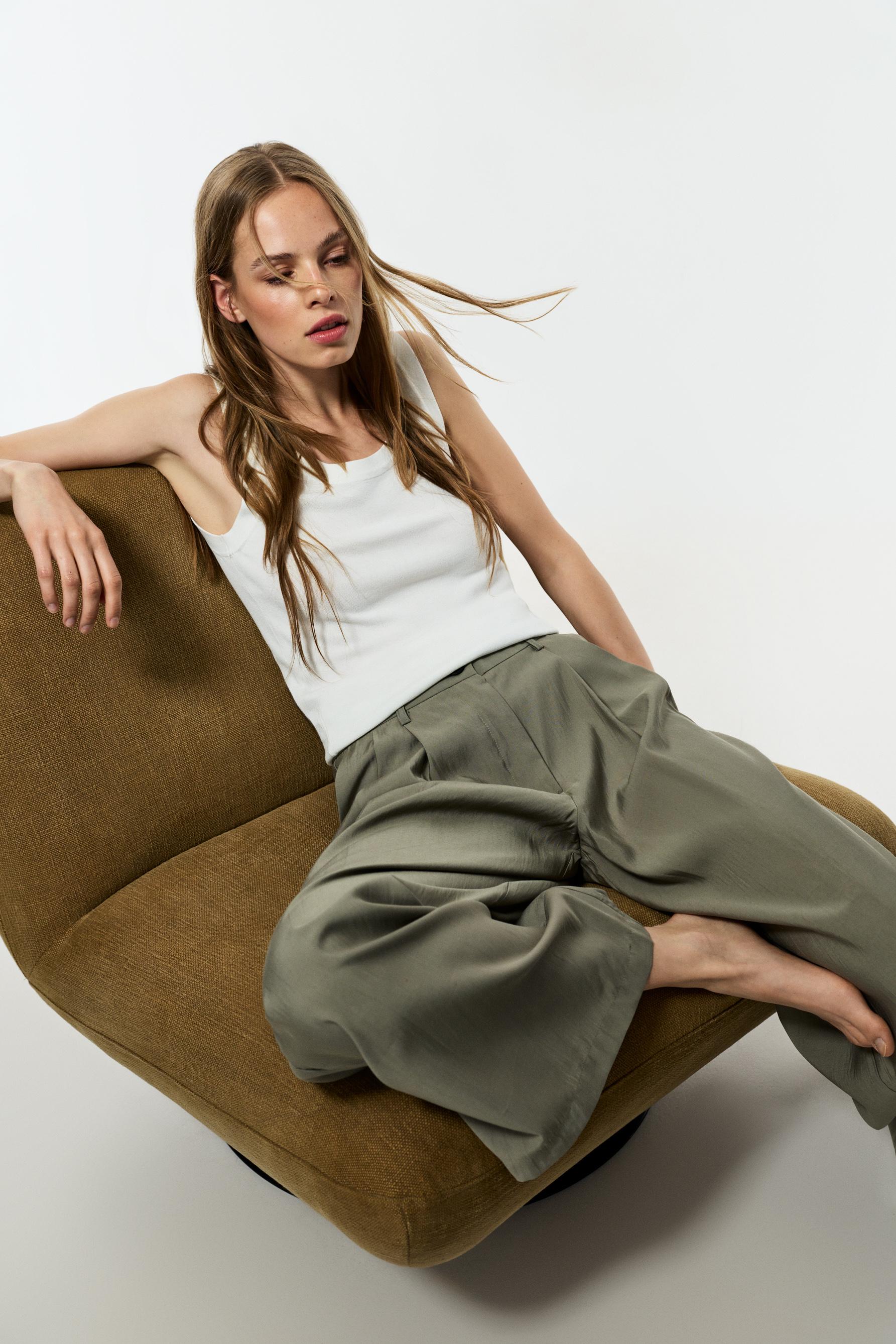 Basic flowing knit top — WHITE