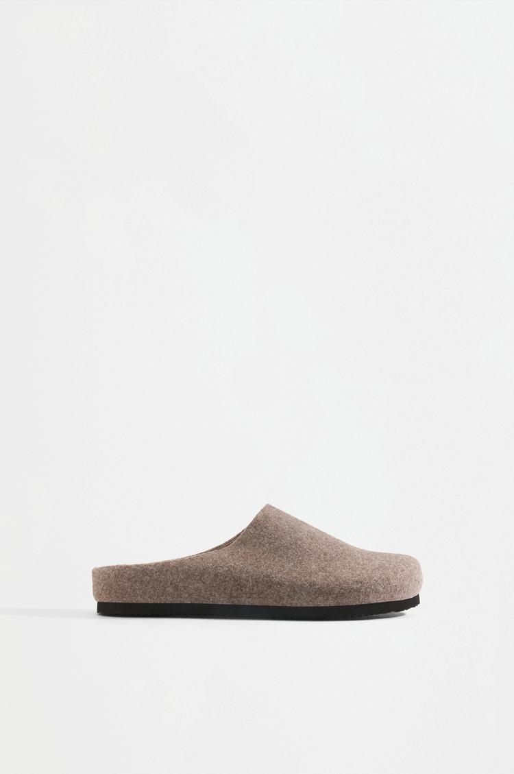 House slippers — BROWN