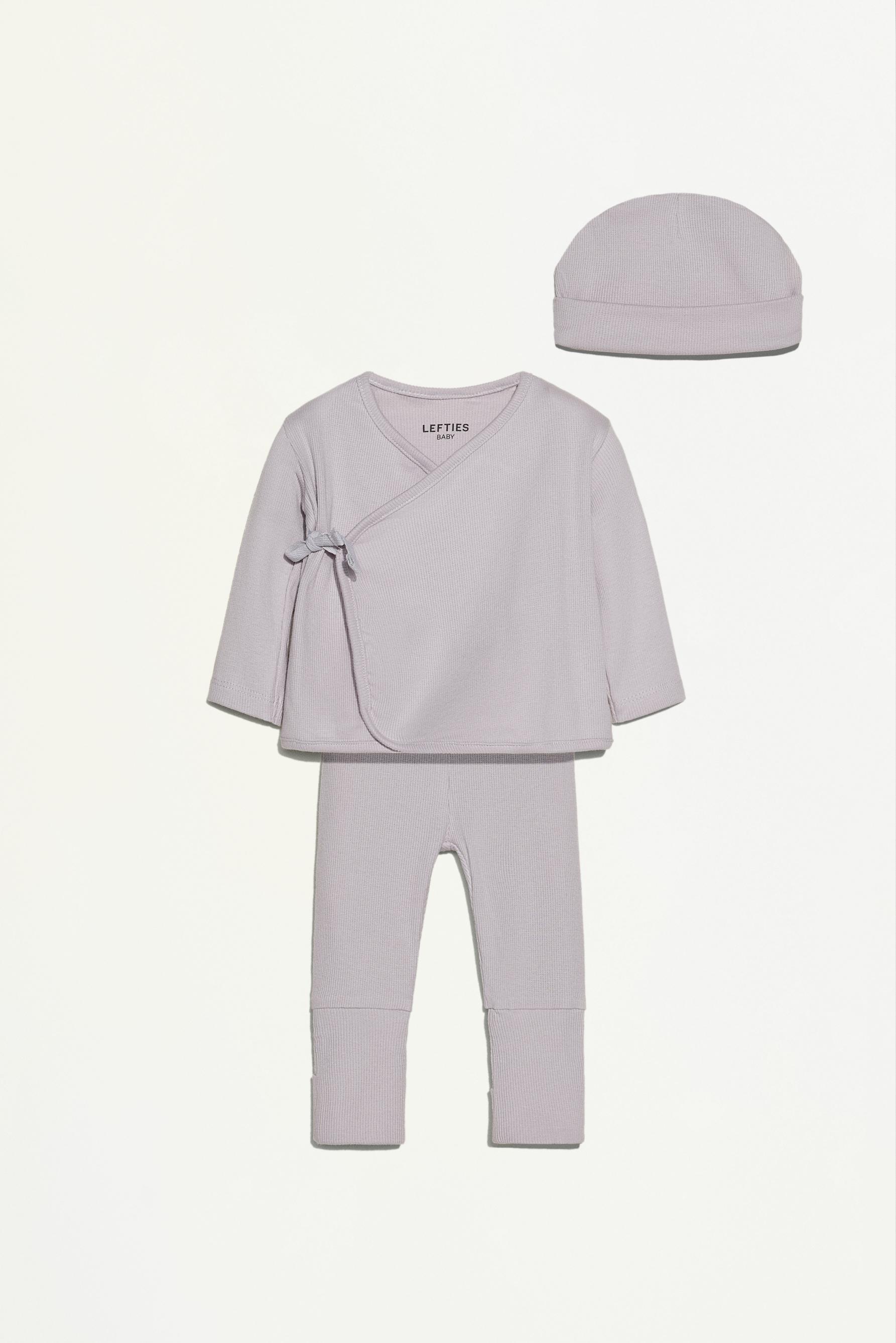 Set camiseta, pantalón y gorrito canalé