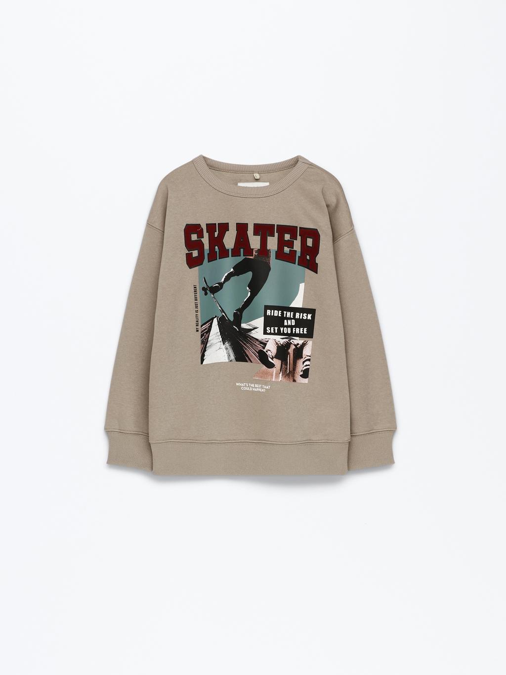 Sweatshirt with velvety slogan