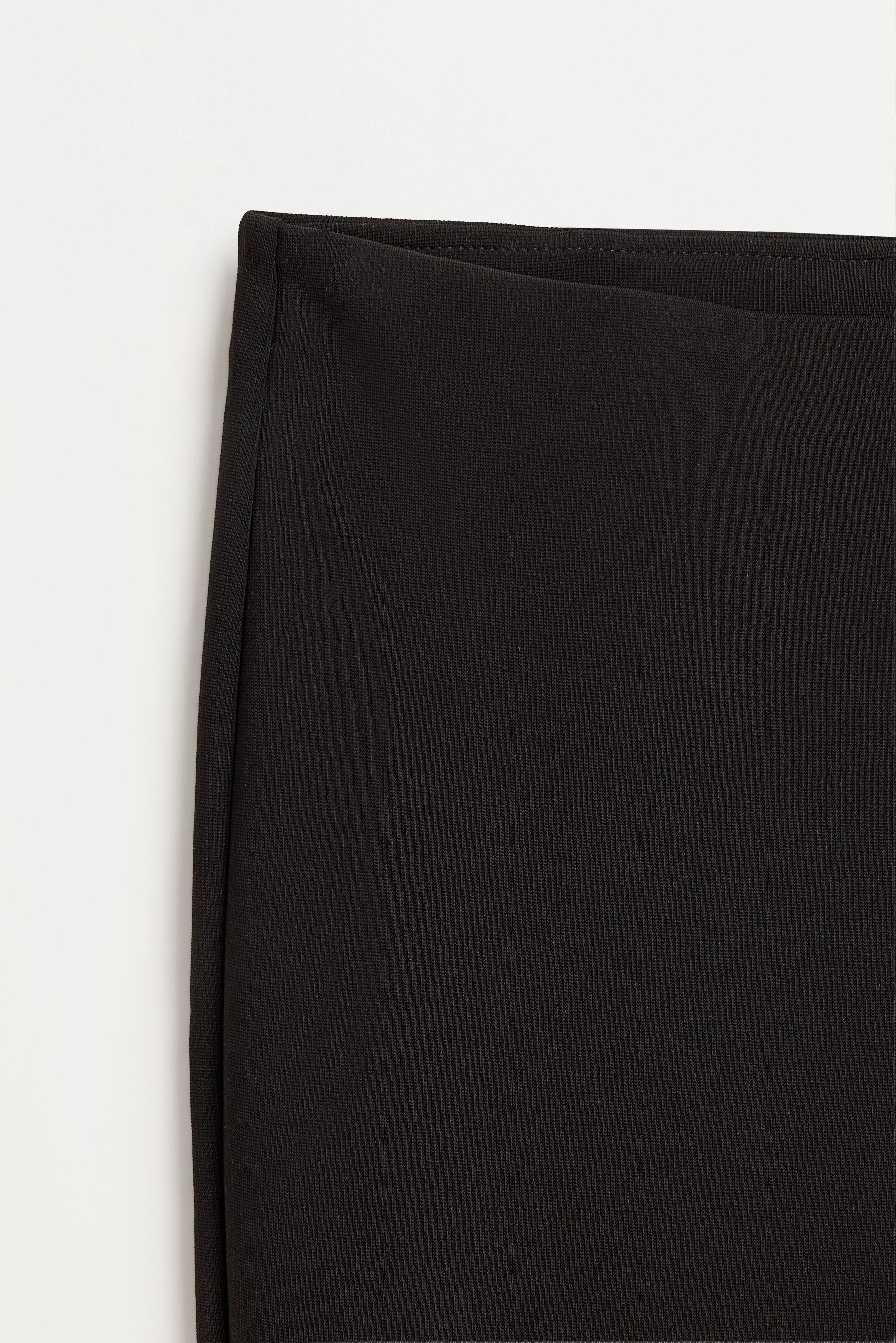 Capri pants — BLACK