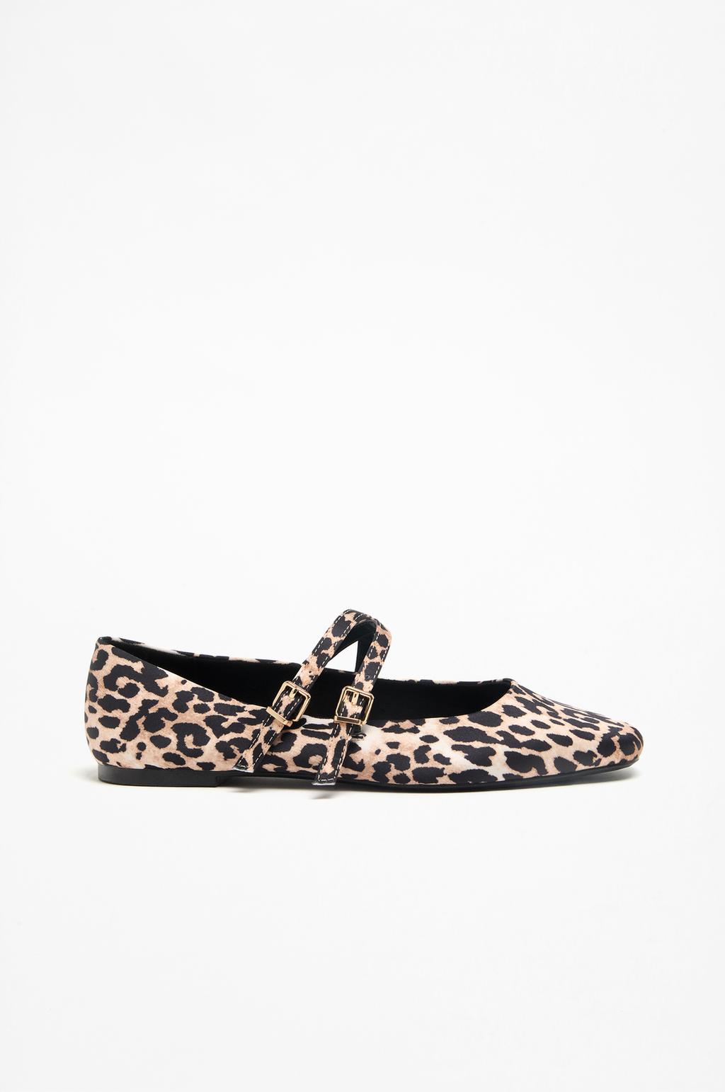 Bailarinak animal print estanpatuarekin