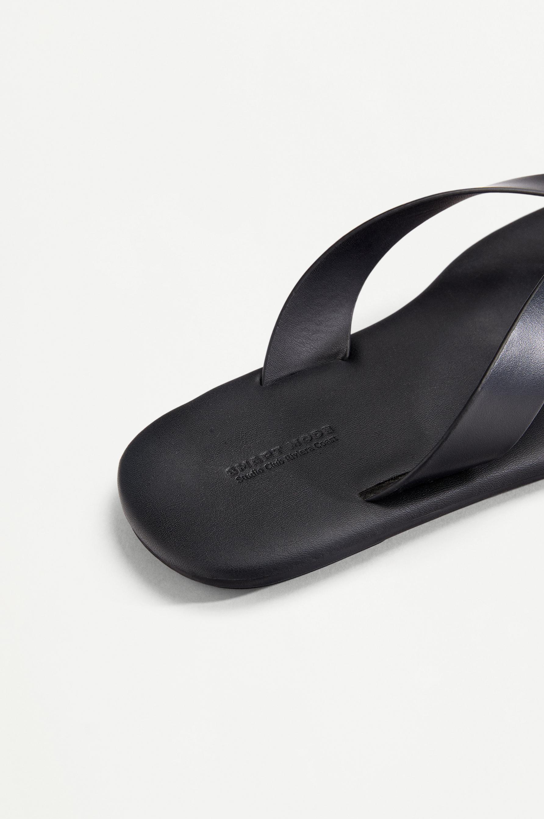 Strap sandals — BLACK