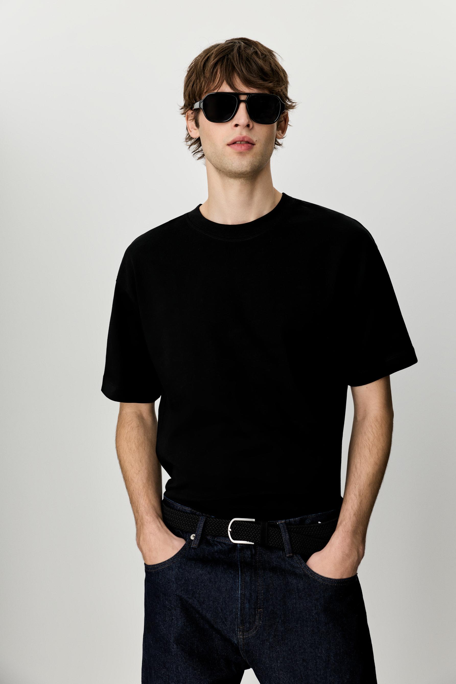 Boxy medium weight T-shirt — BLACK