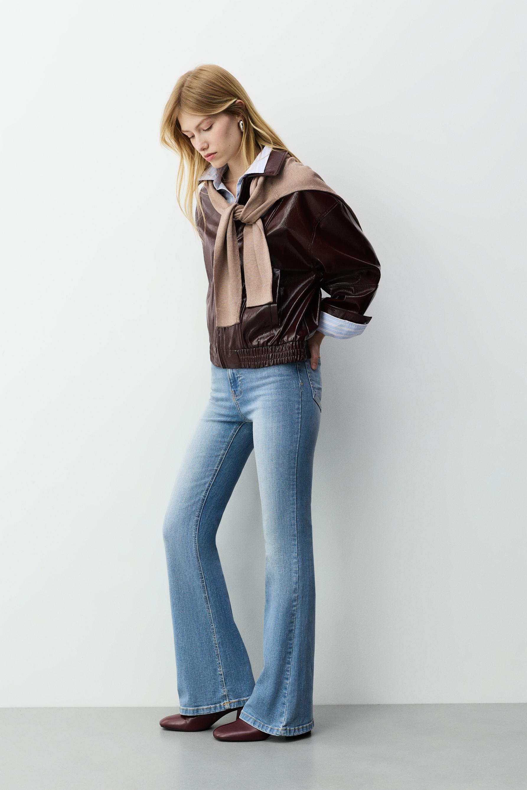 Jeans flare tiro alto