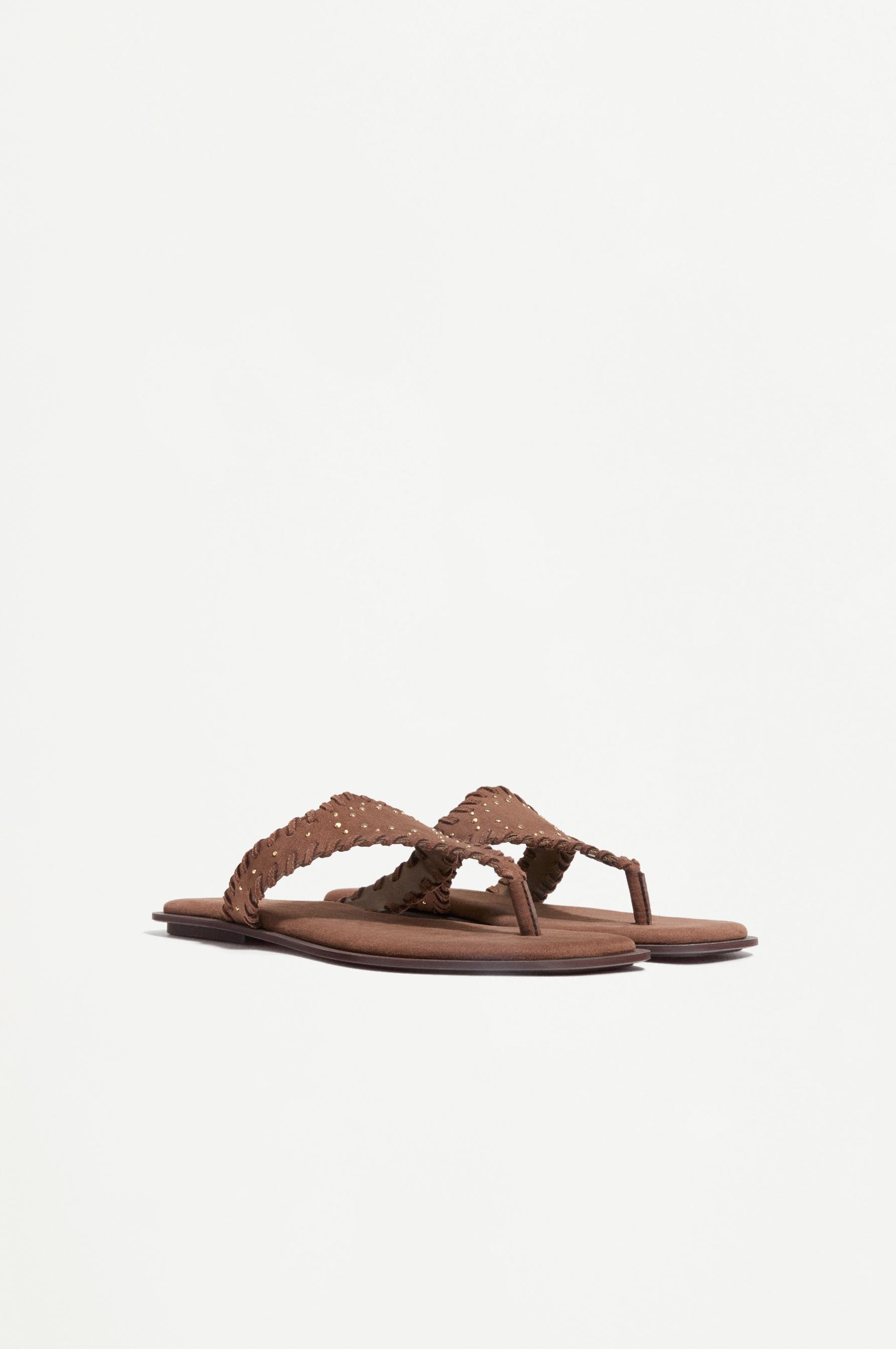 Flat studded sandals — BROWN