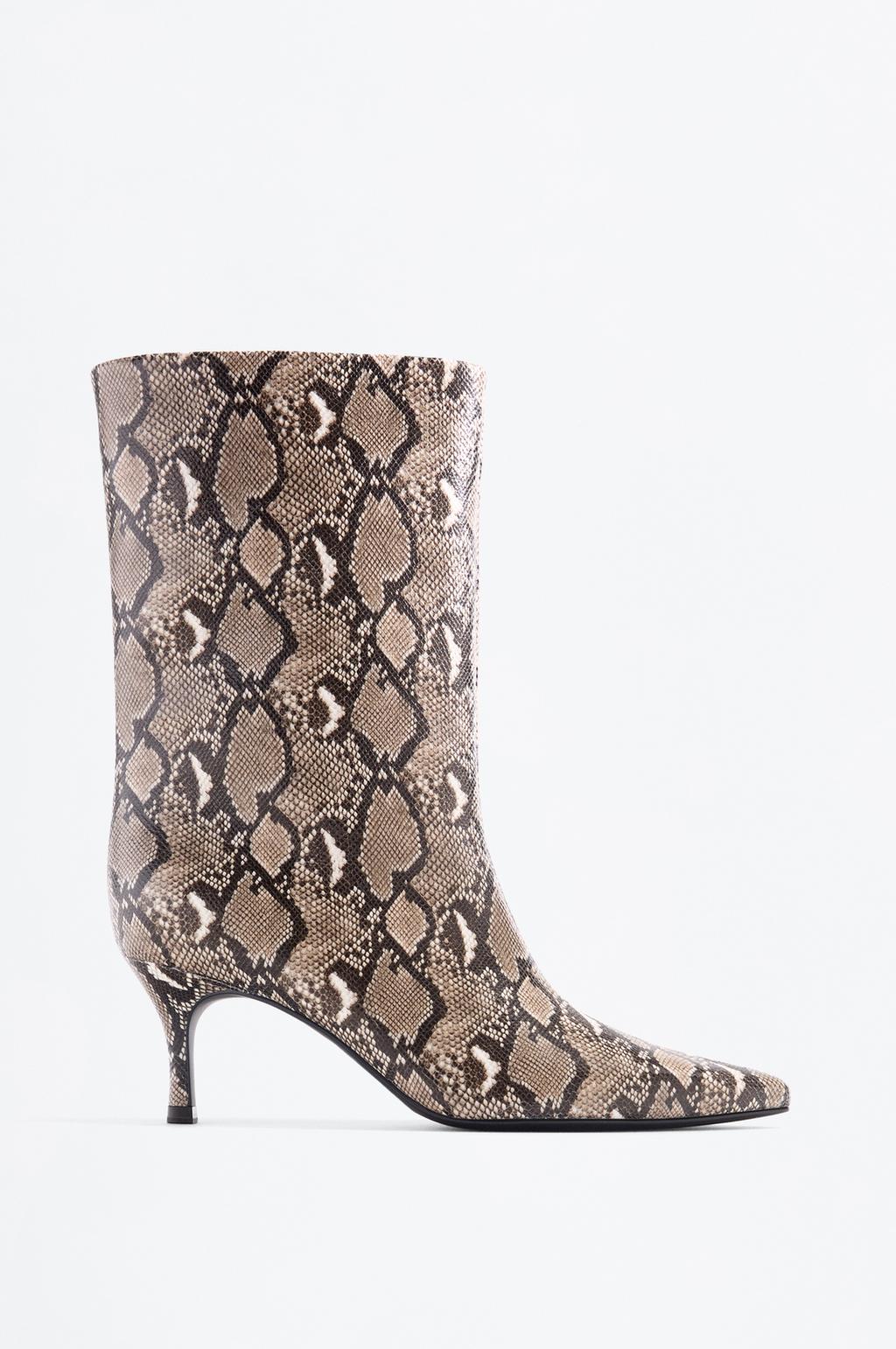 Bota tacón estampado animal