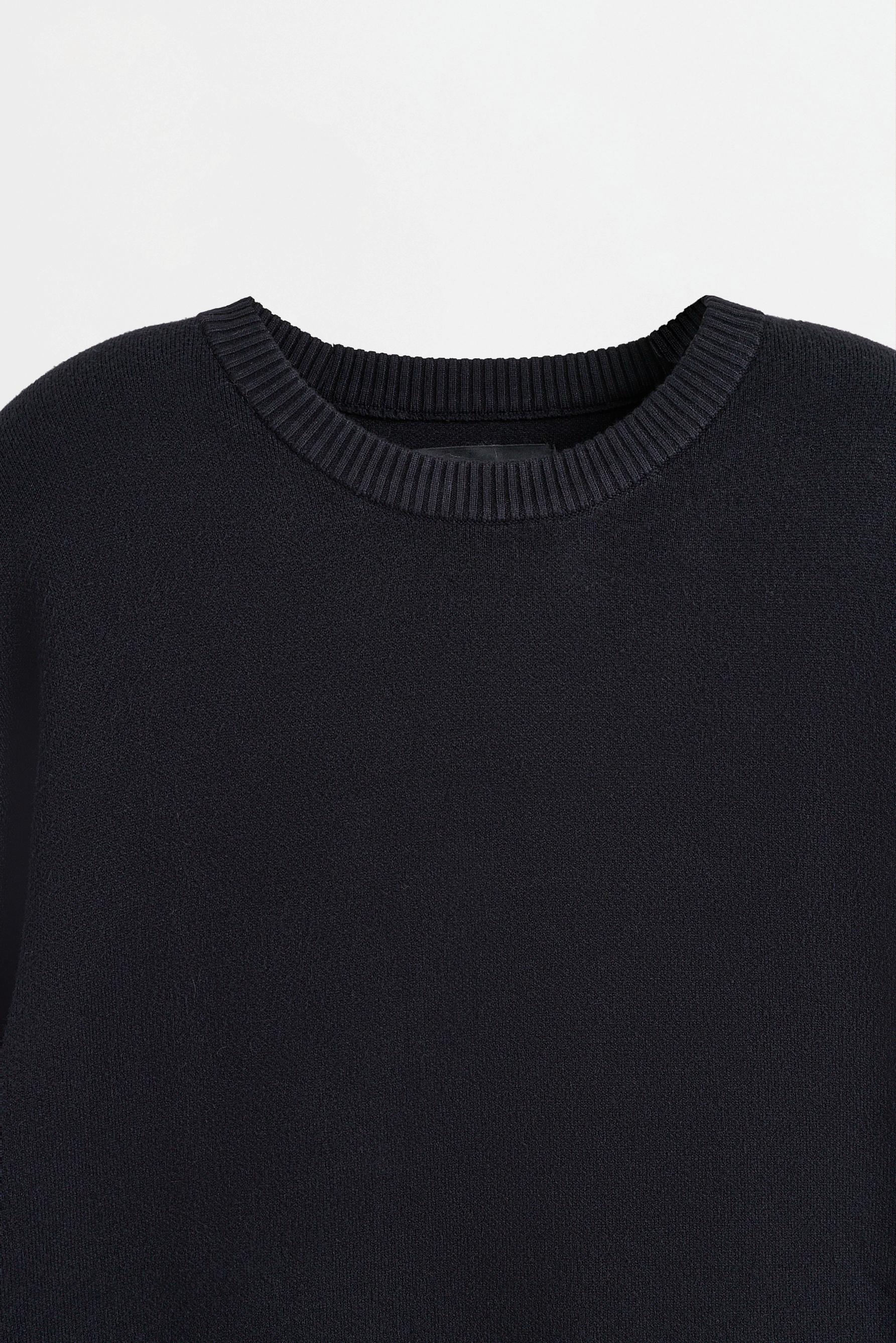 Soft knit sweater — BLACK