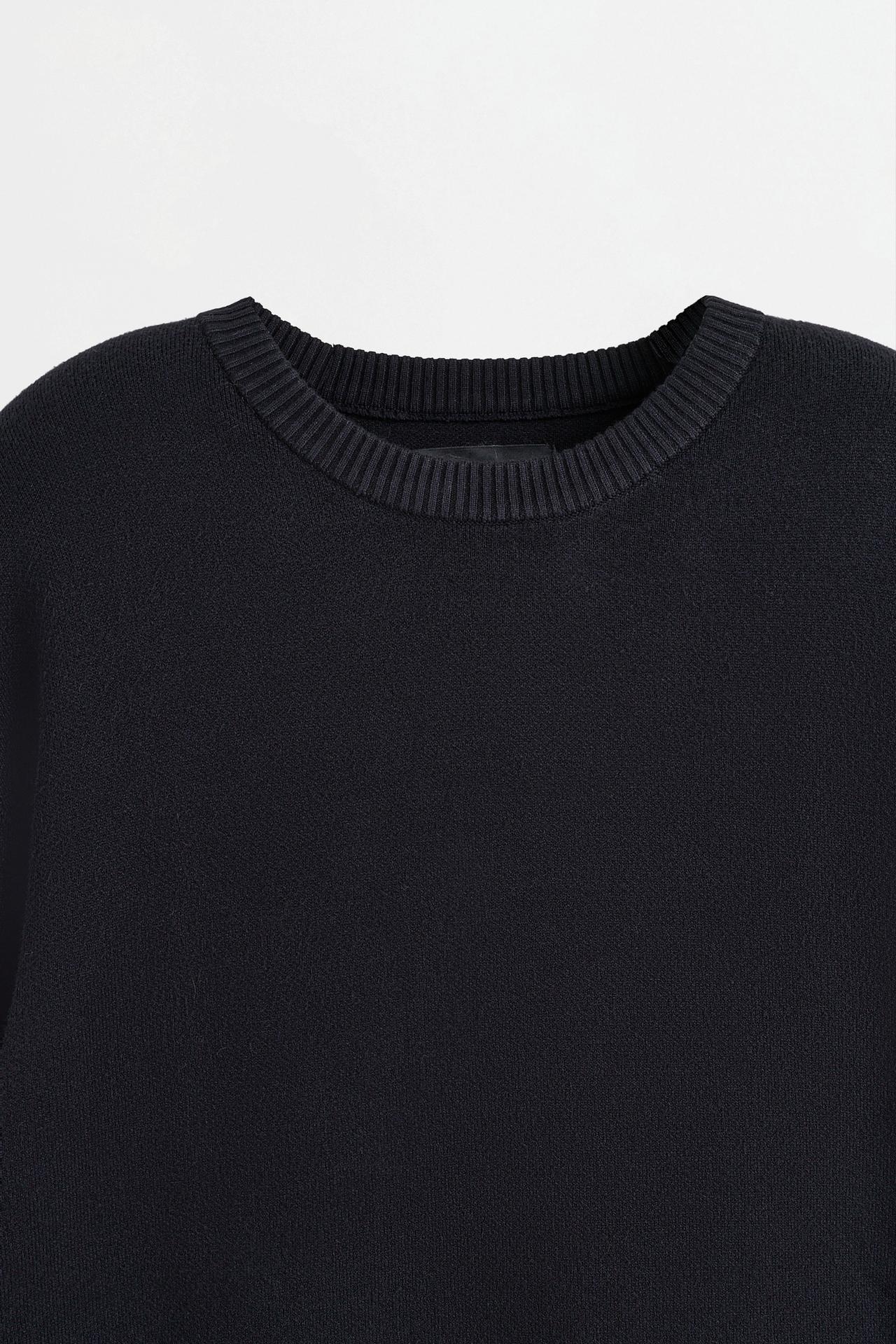 Soft knit sweater — BLACK