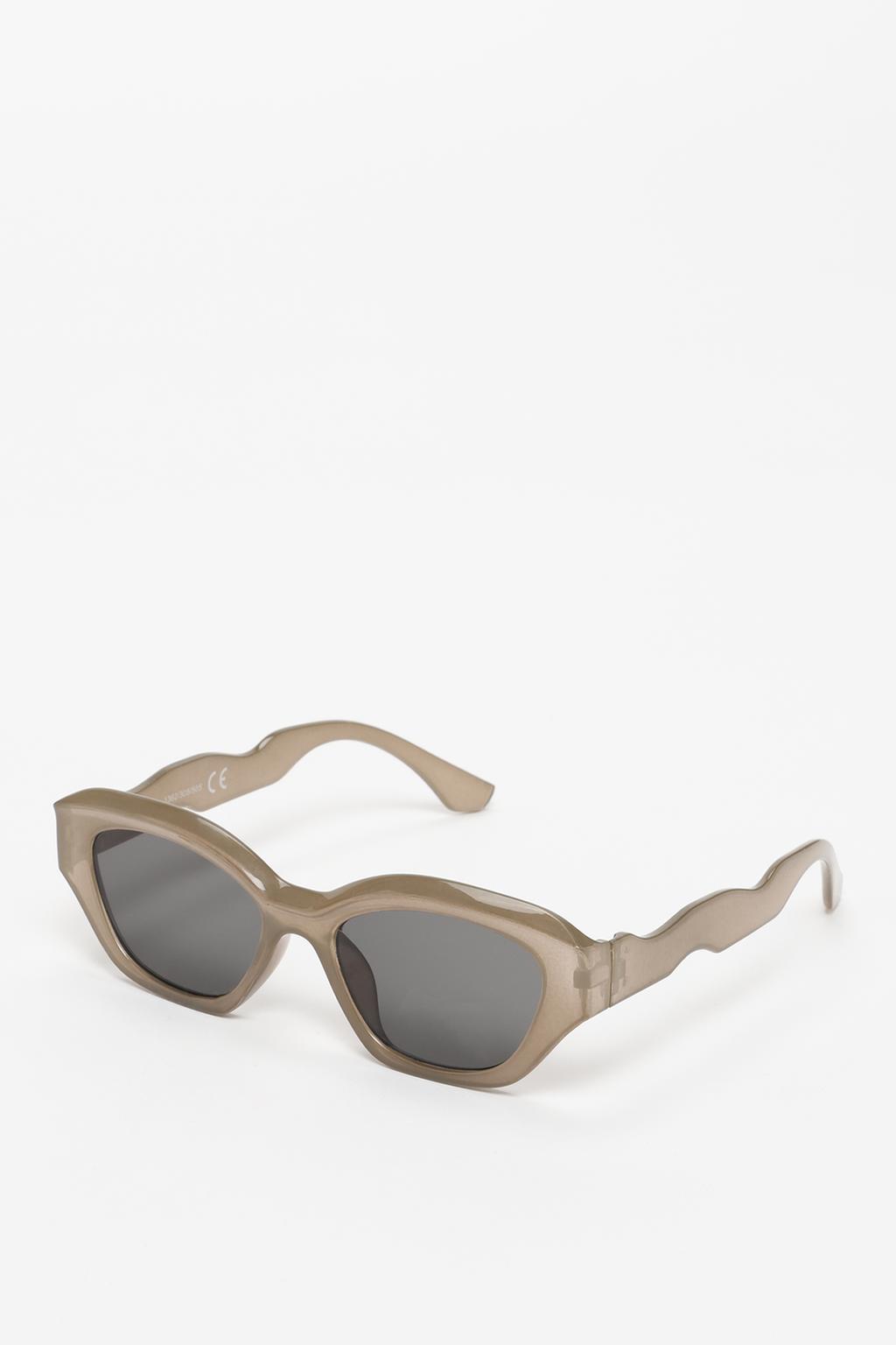 Irregular cateye sunglasses