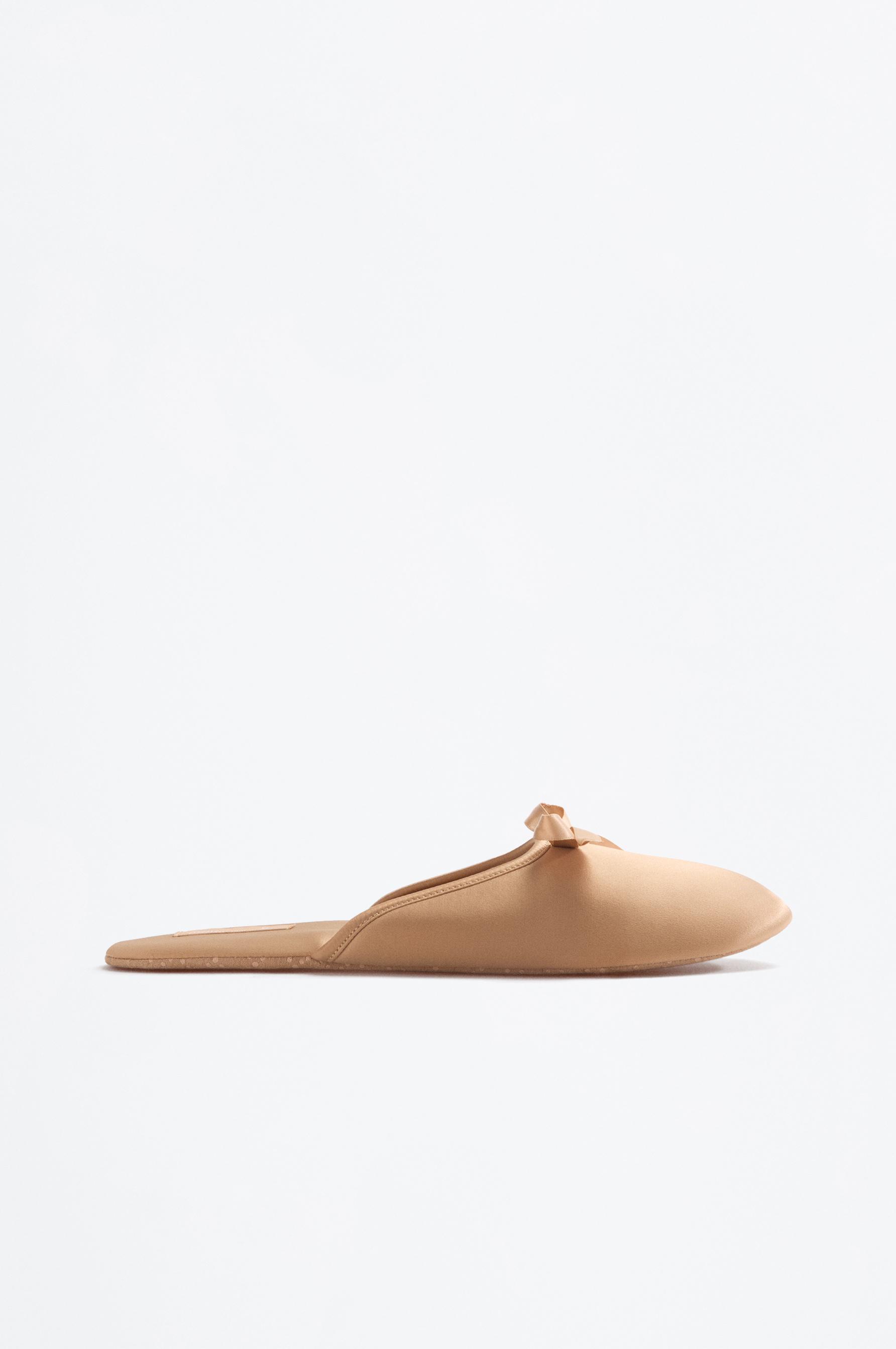 Zapatilla de casa lazo