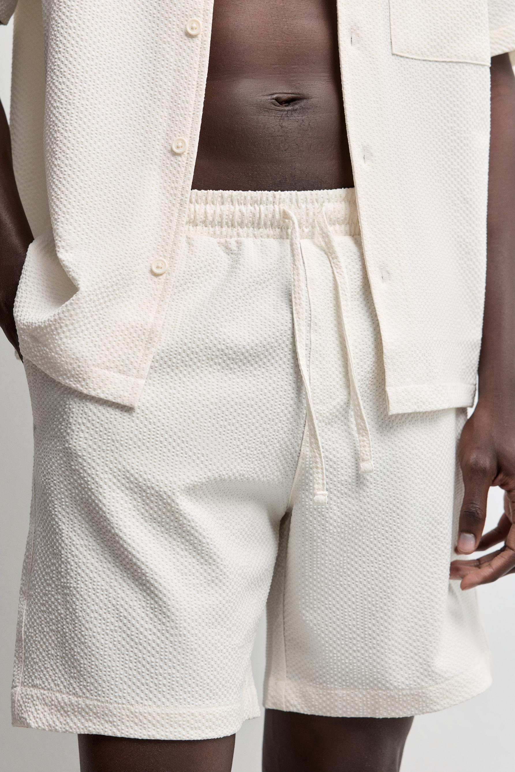 Seersucker Bermuda shorts — OFF WHITE