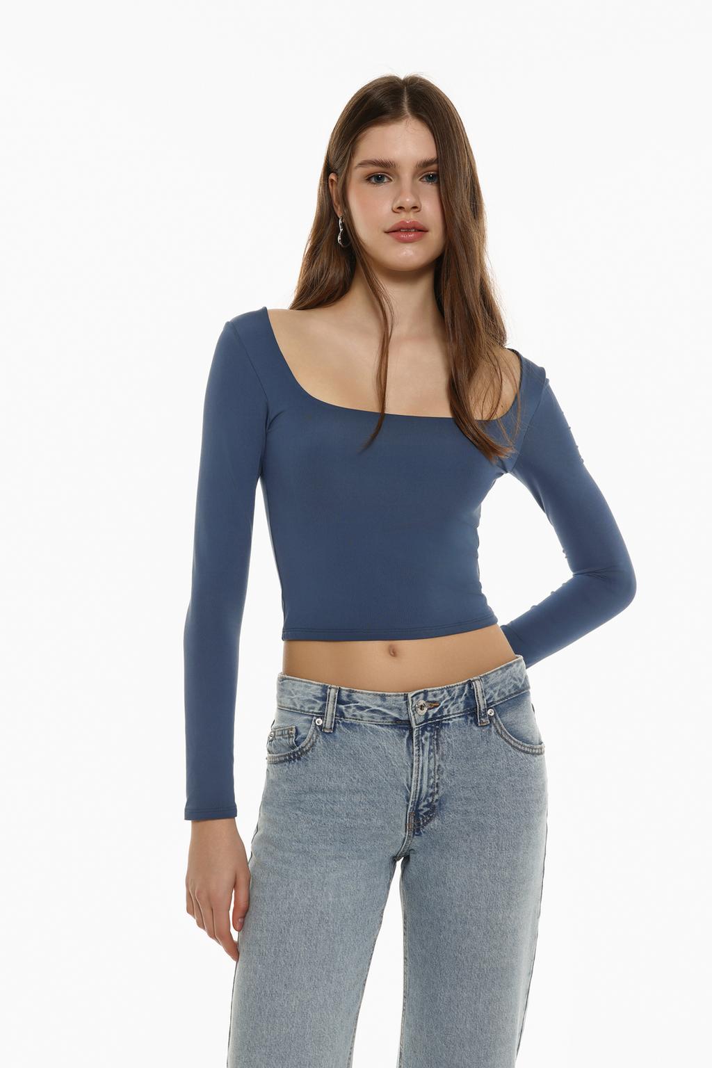 Top with square-cut neckline