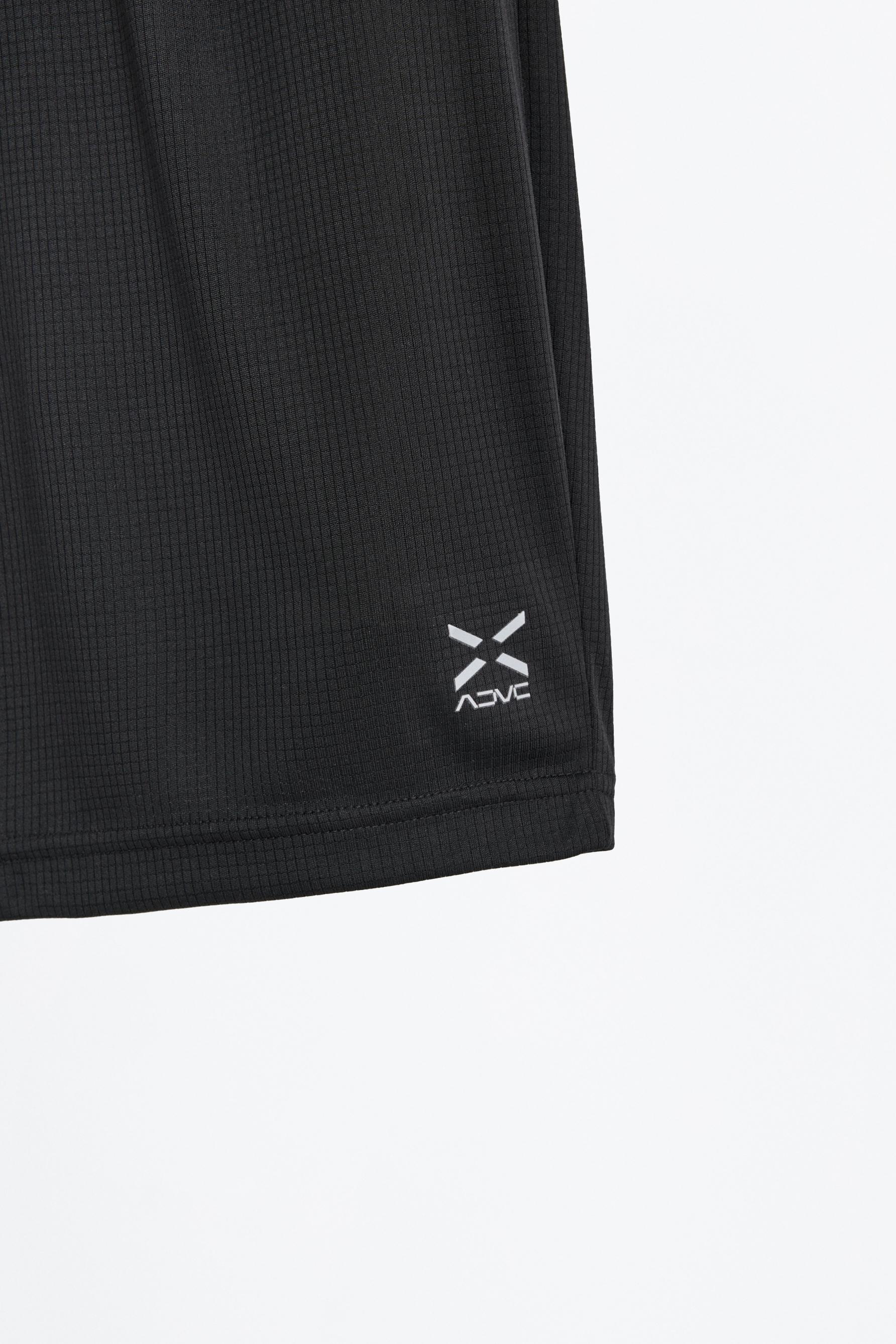 Bermuda sports shorts — BLACK