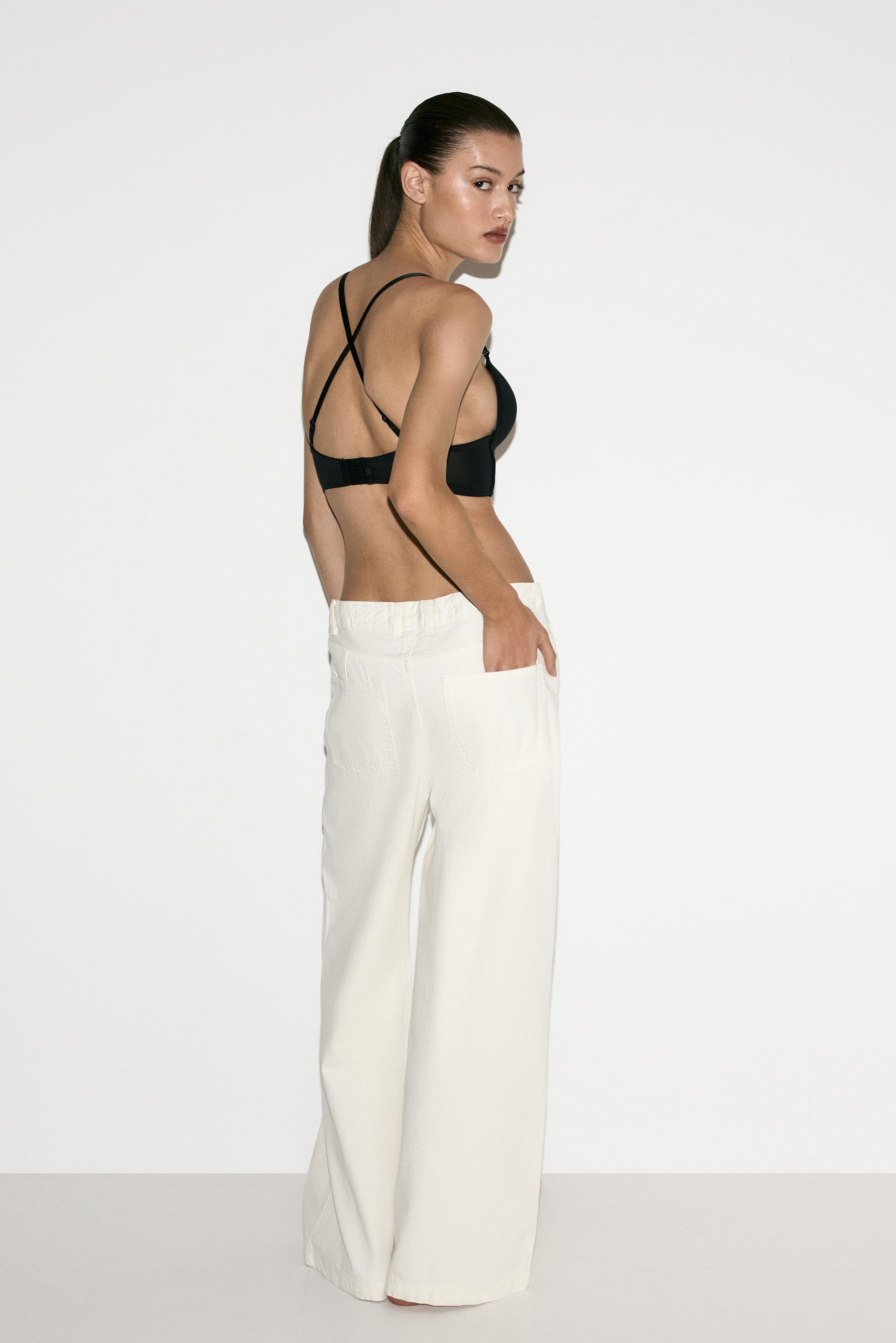 Extra plunging pre-shaped bra — BLACK