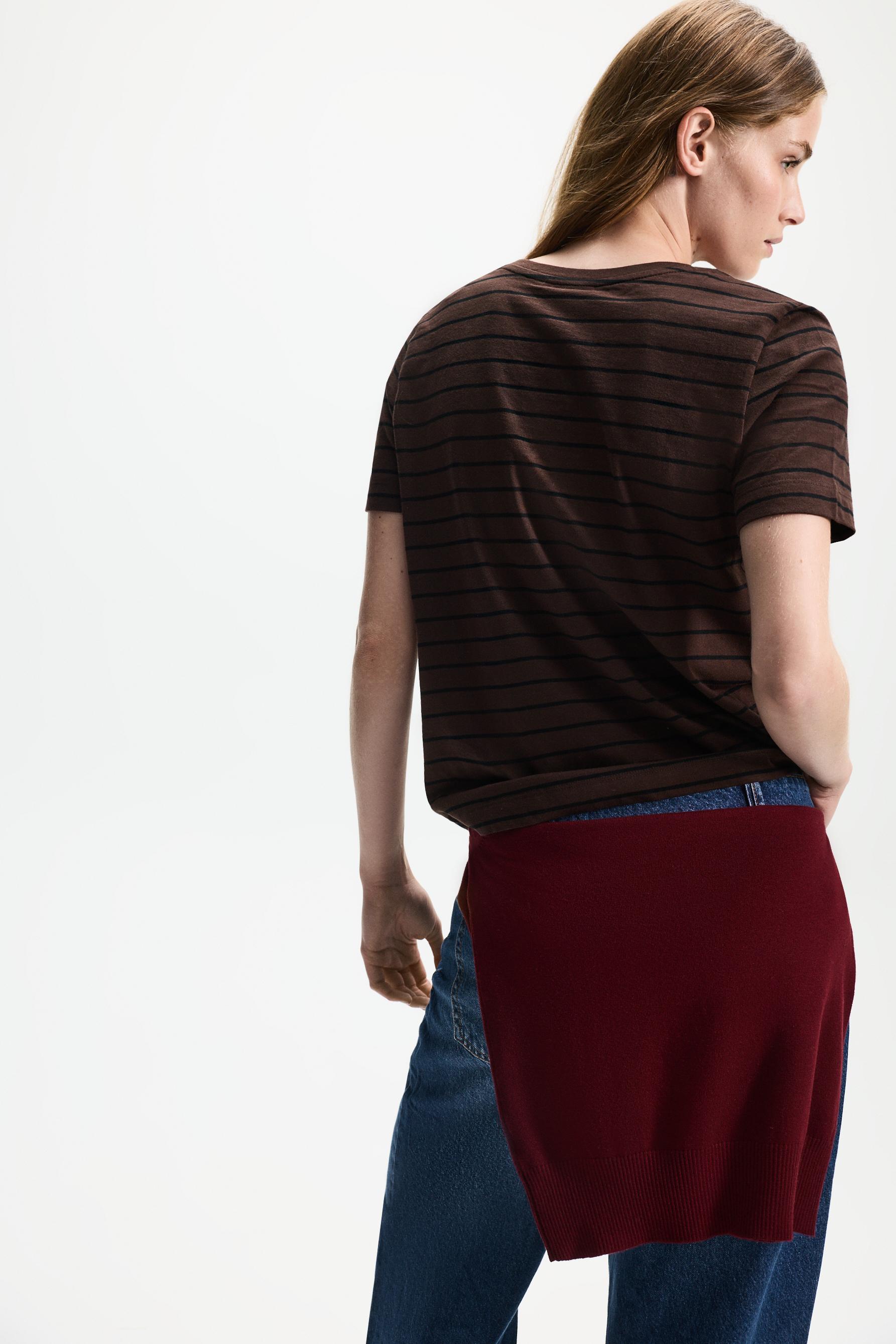 Basic V-neck T-shirt — BLACK-BROWN