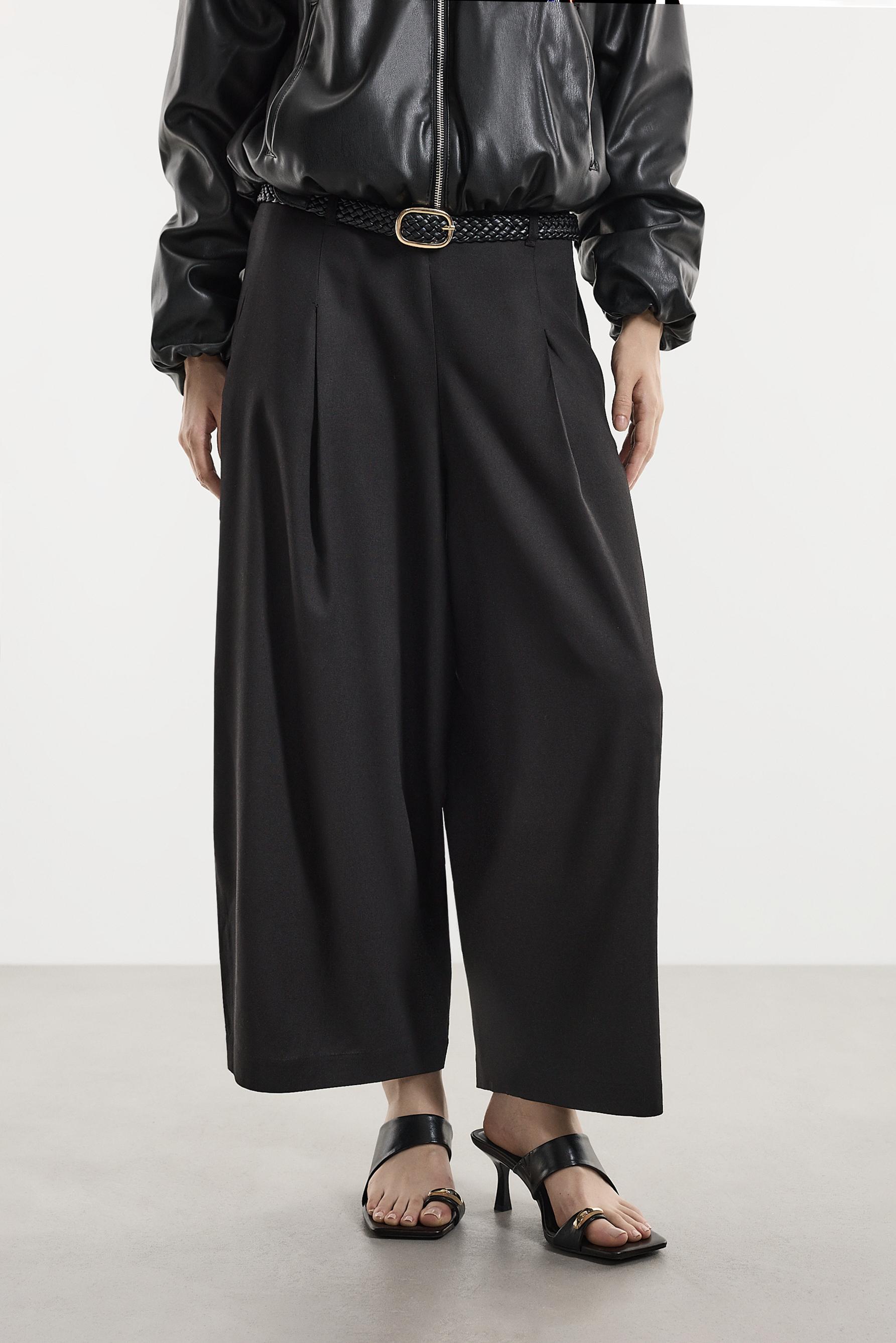 Barrel trousers with belt — BLACK