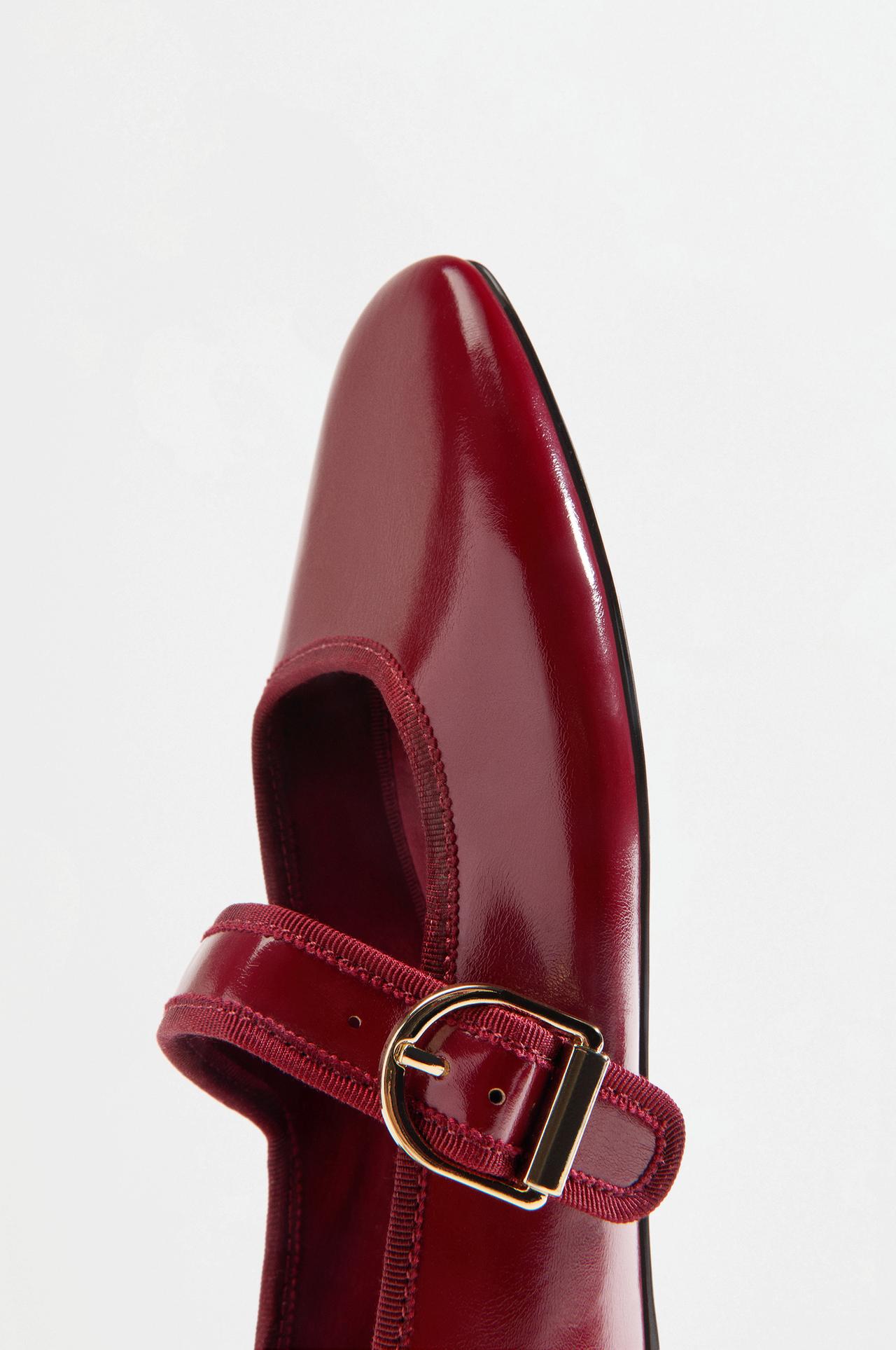 Buckle ballet flats — RED