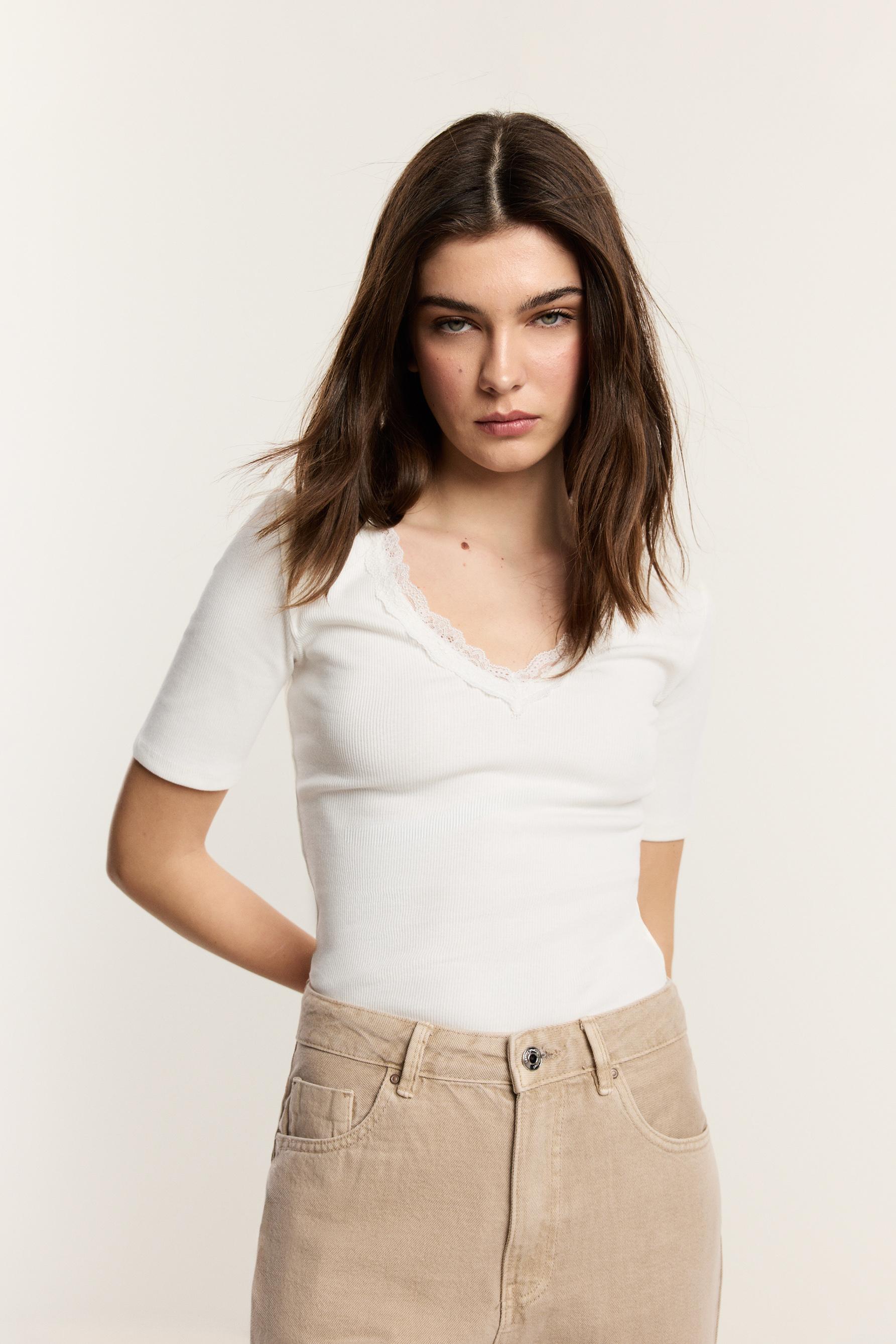 Camiseta rib detalle encaje