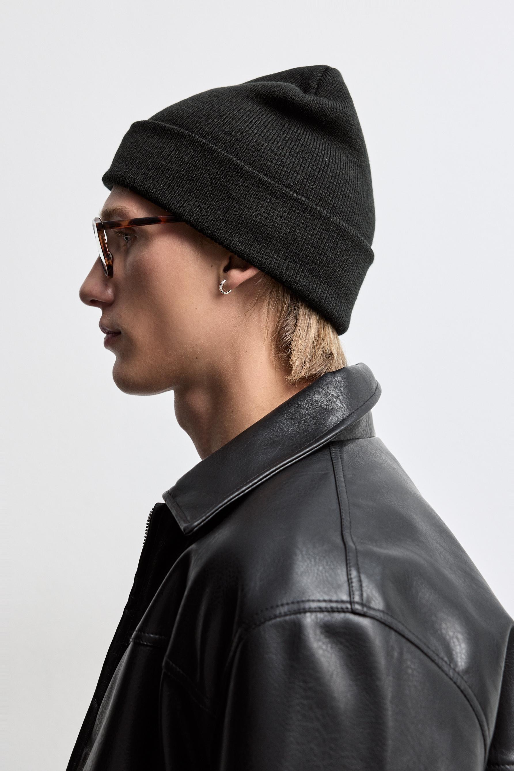 Basic beanie — BLACK