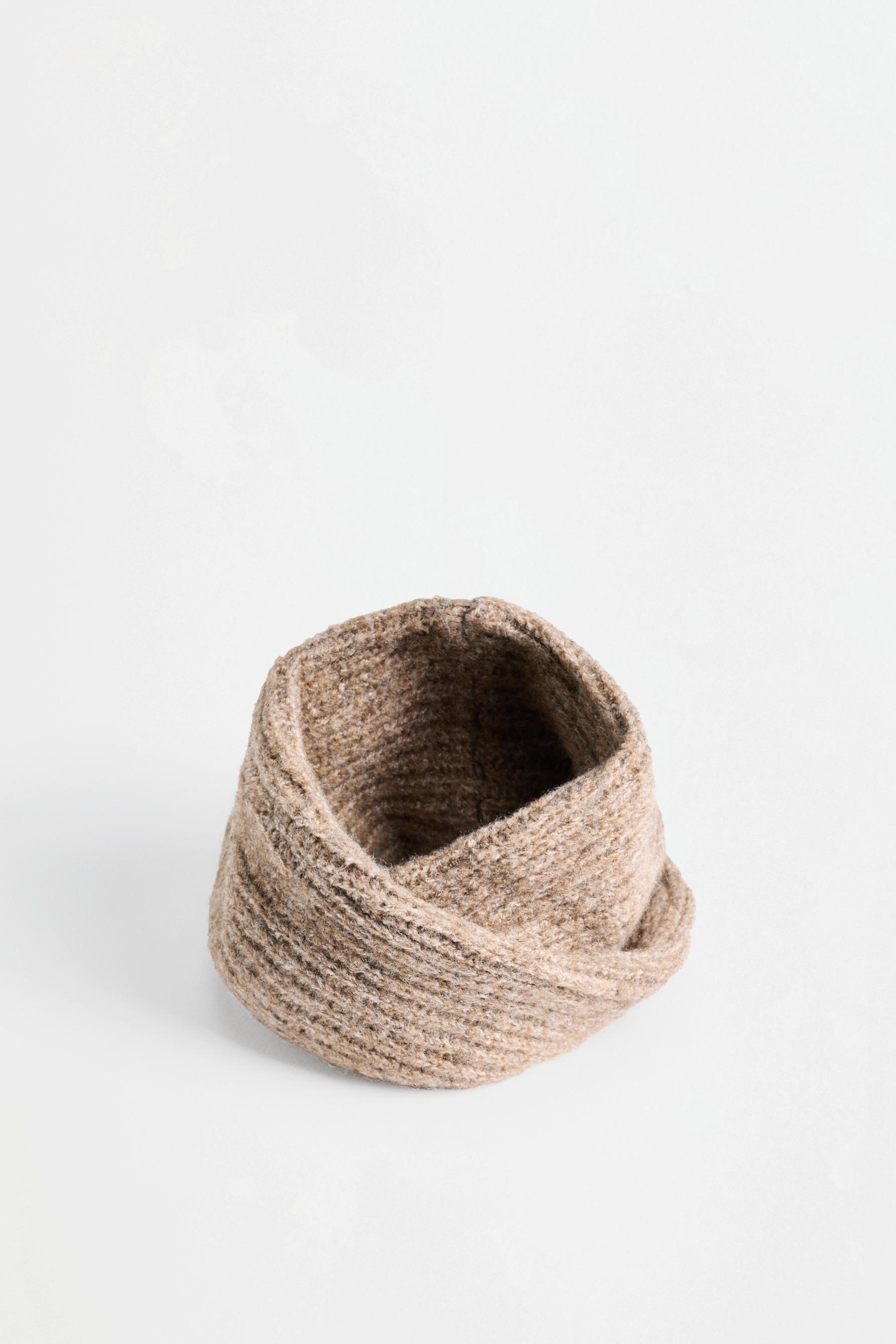 Ribbed knit snood — BROWN