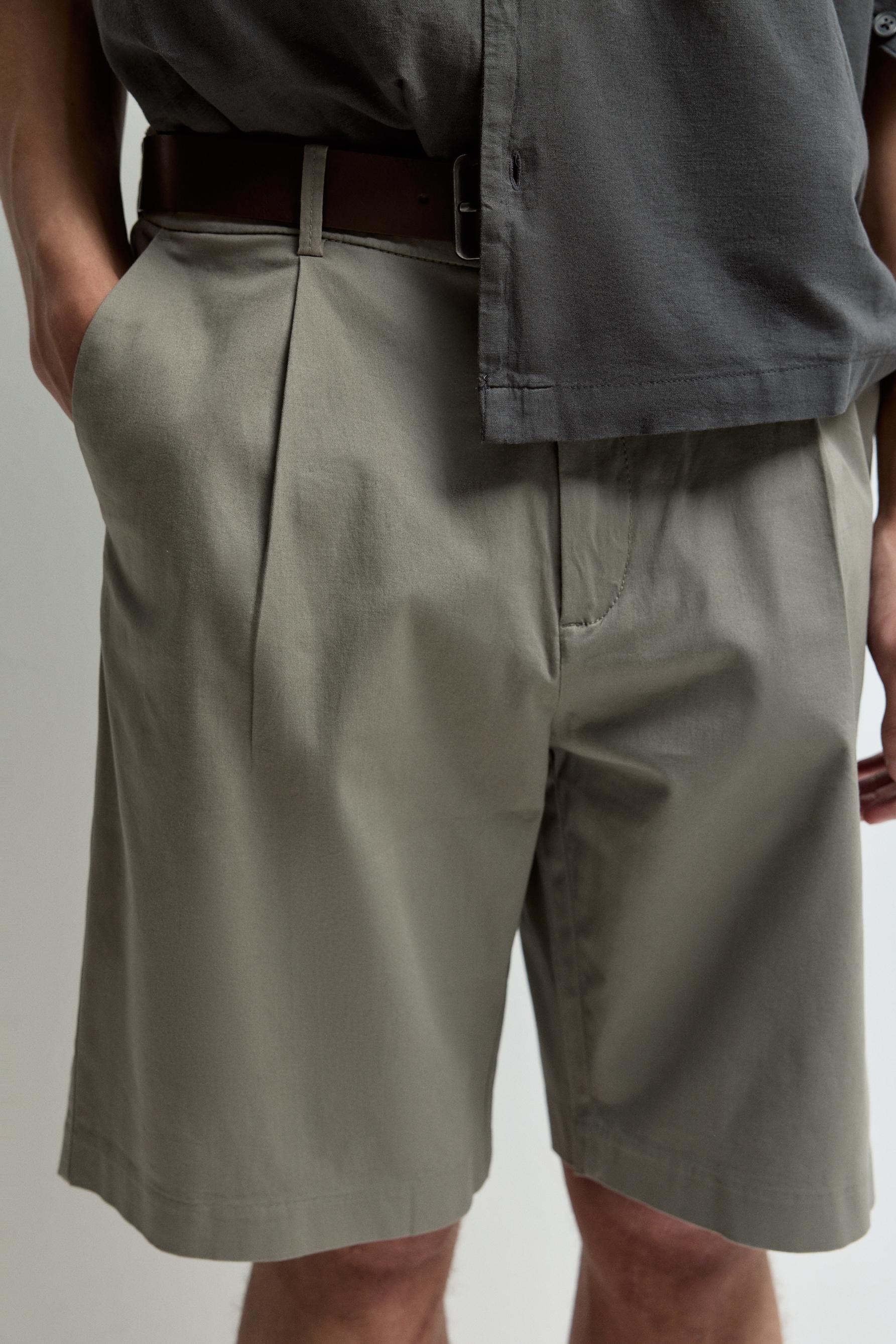 Pleated chino Bermuda shorts — GREEN