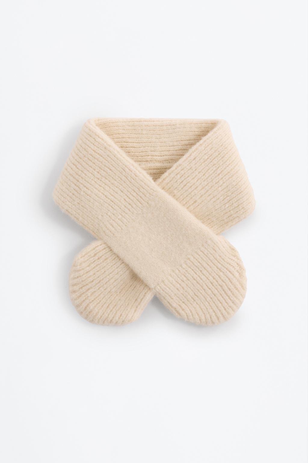 Crossed knit scarf