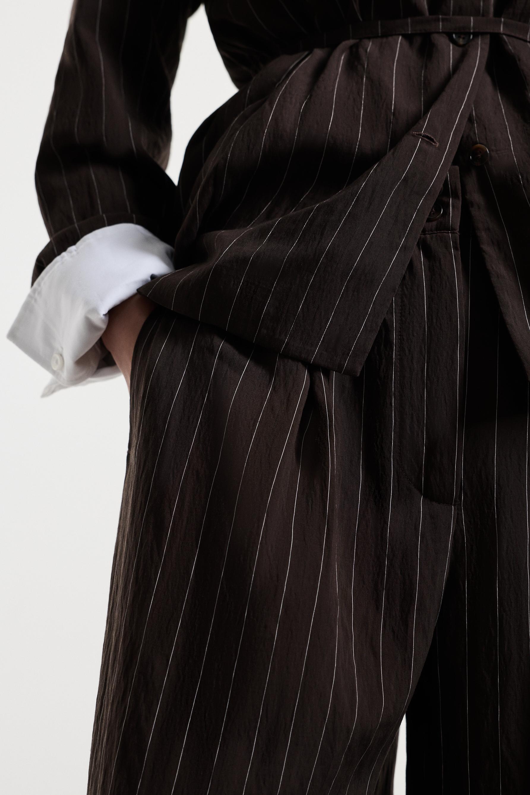 Flowing trousers — DARK BROWN