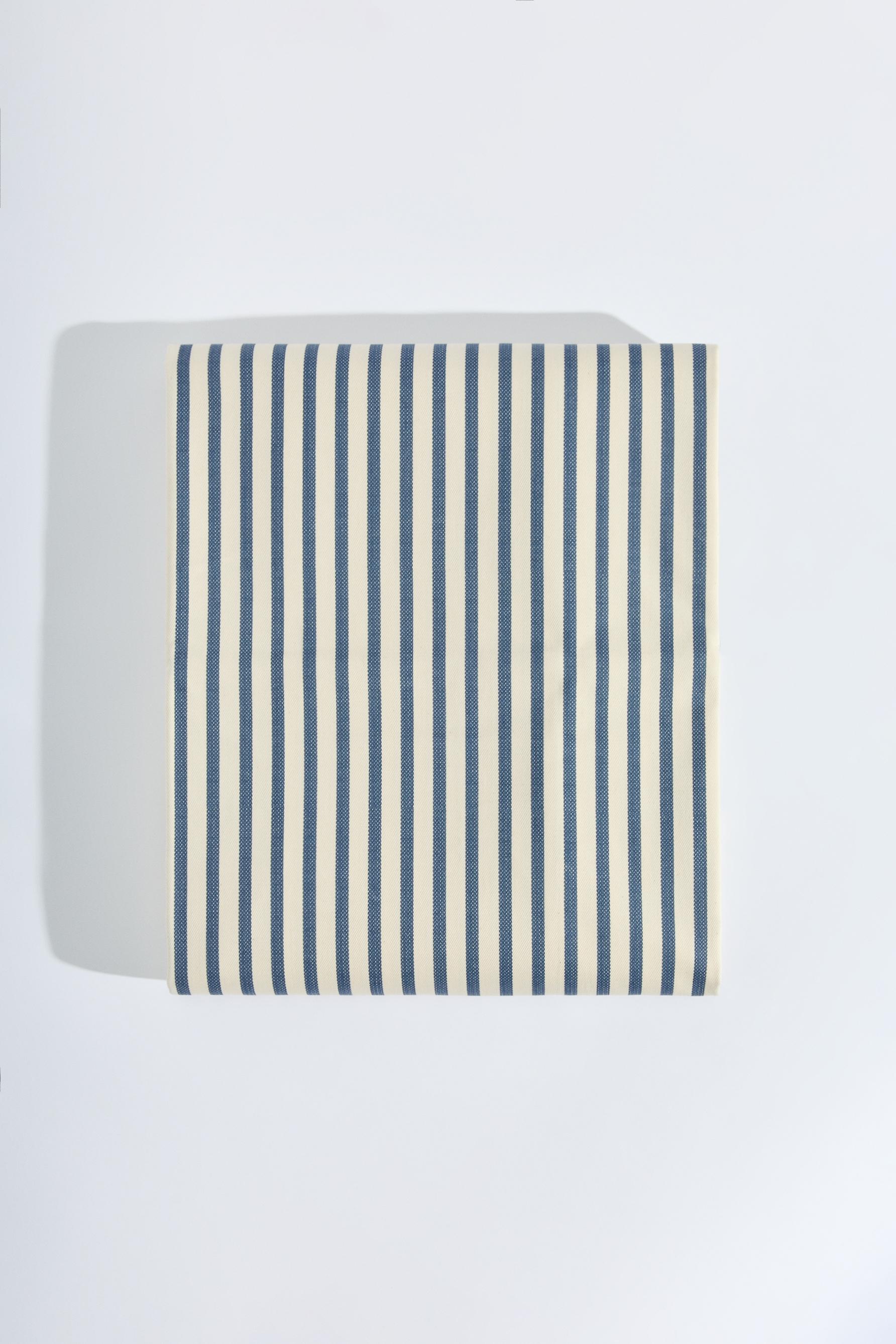 Mantel water repellent estampado 140 x 240 cm