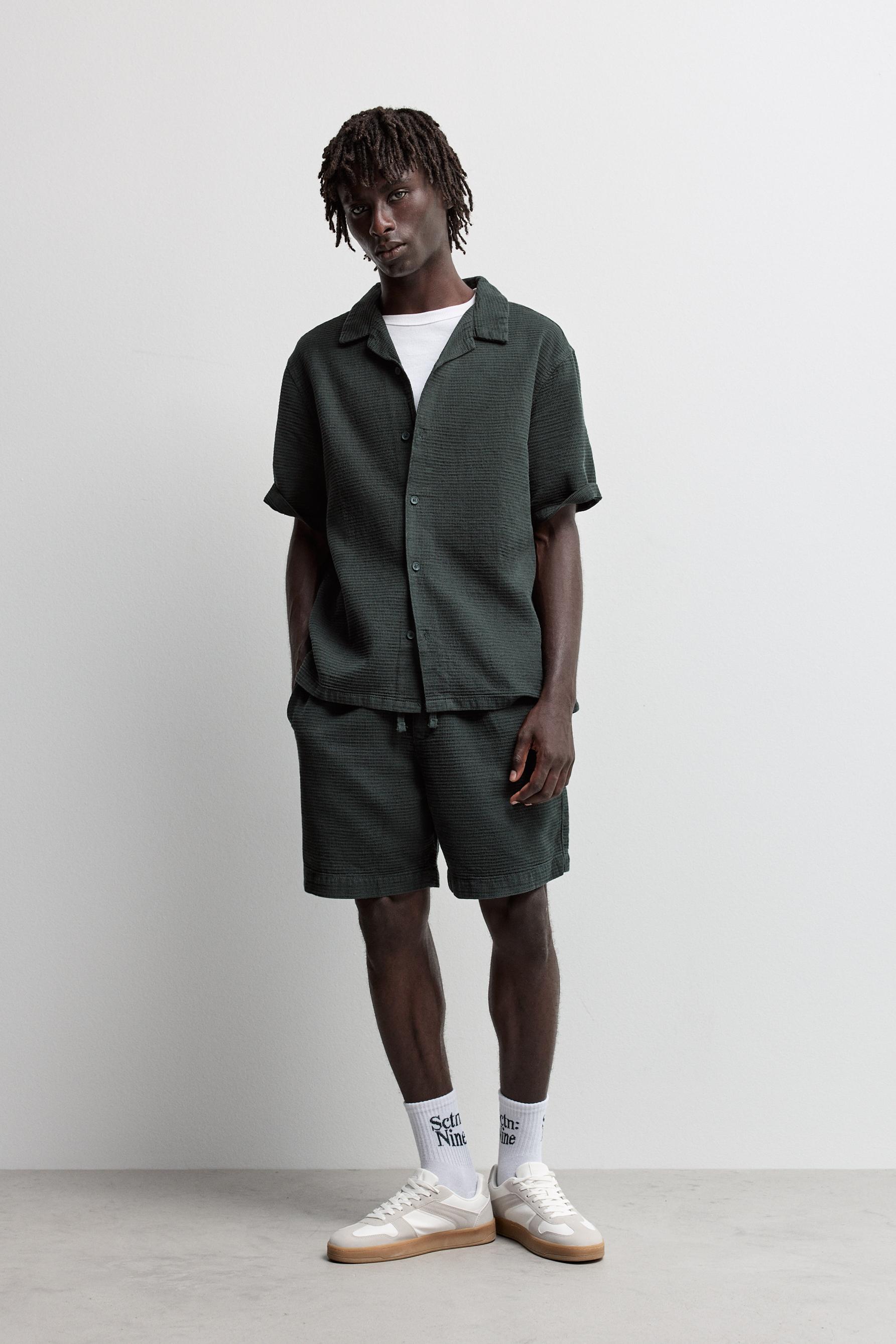 Textured waffle-knit Bermuda shorts — GREEN