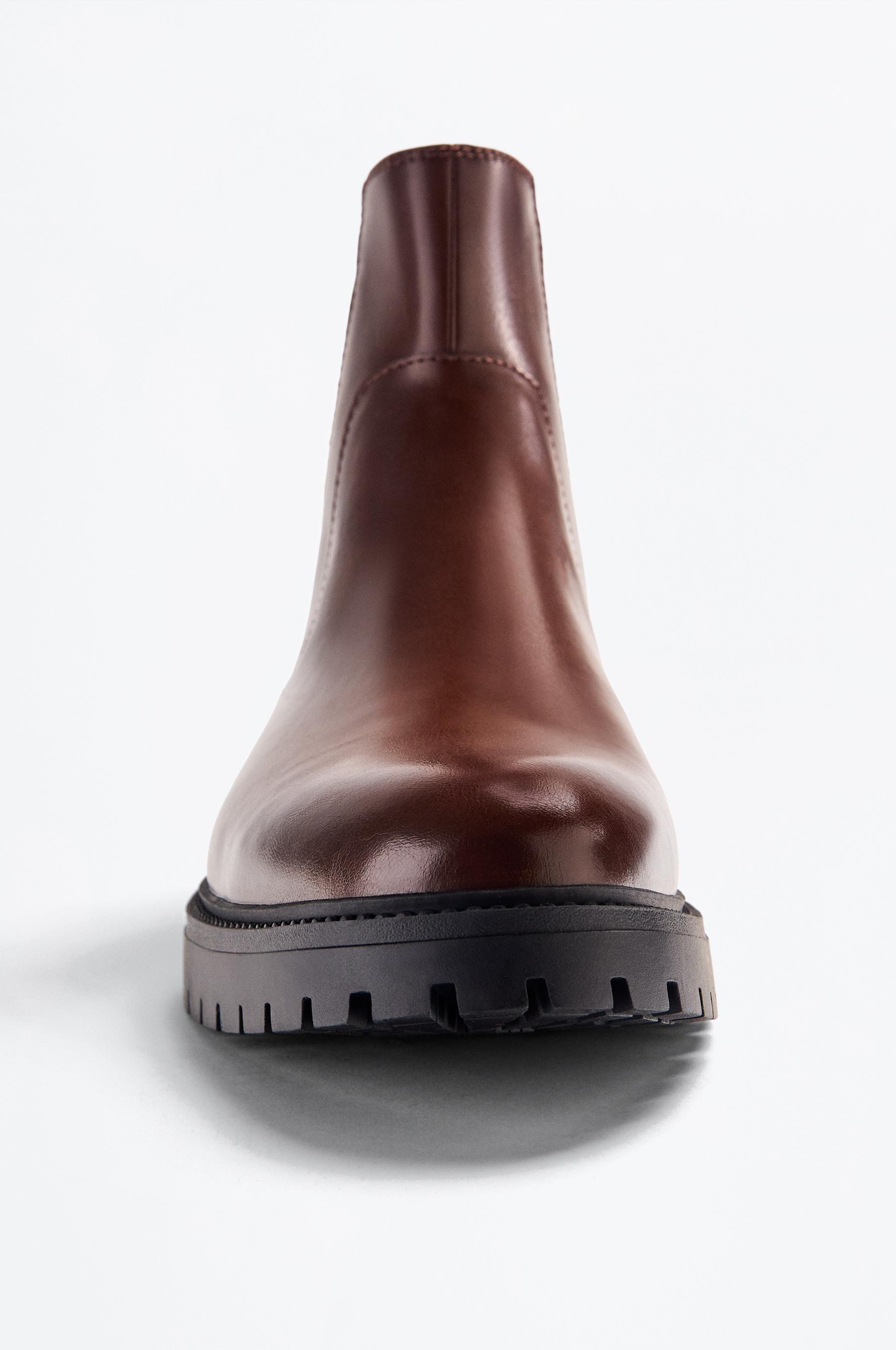 Men's Chelsea boots with track sole — BROWN
