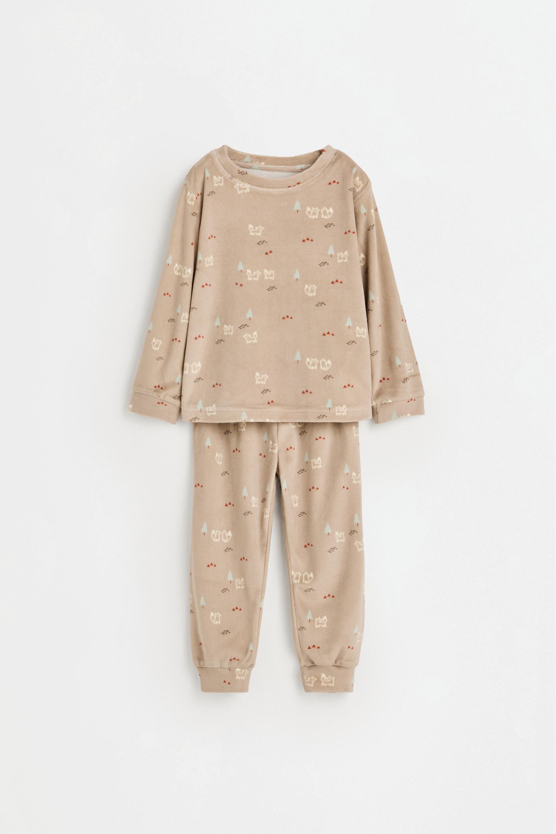 Pijama aterciopelado estampado