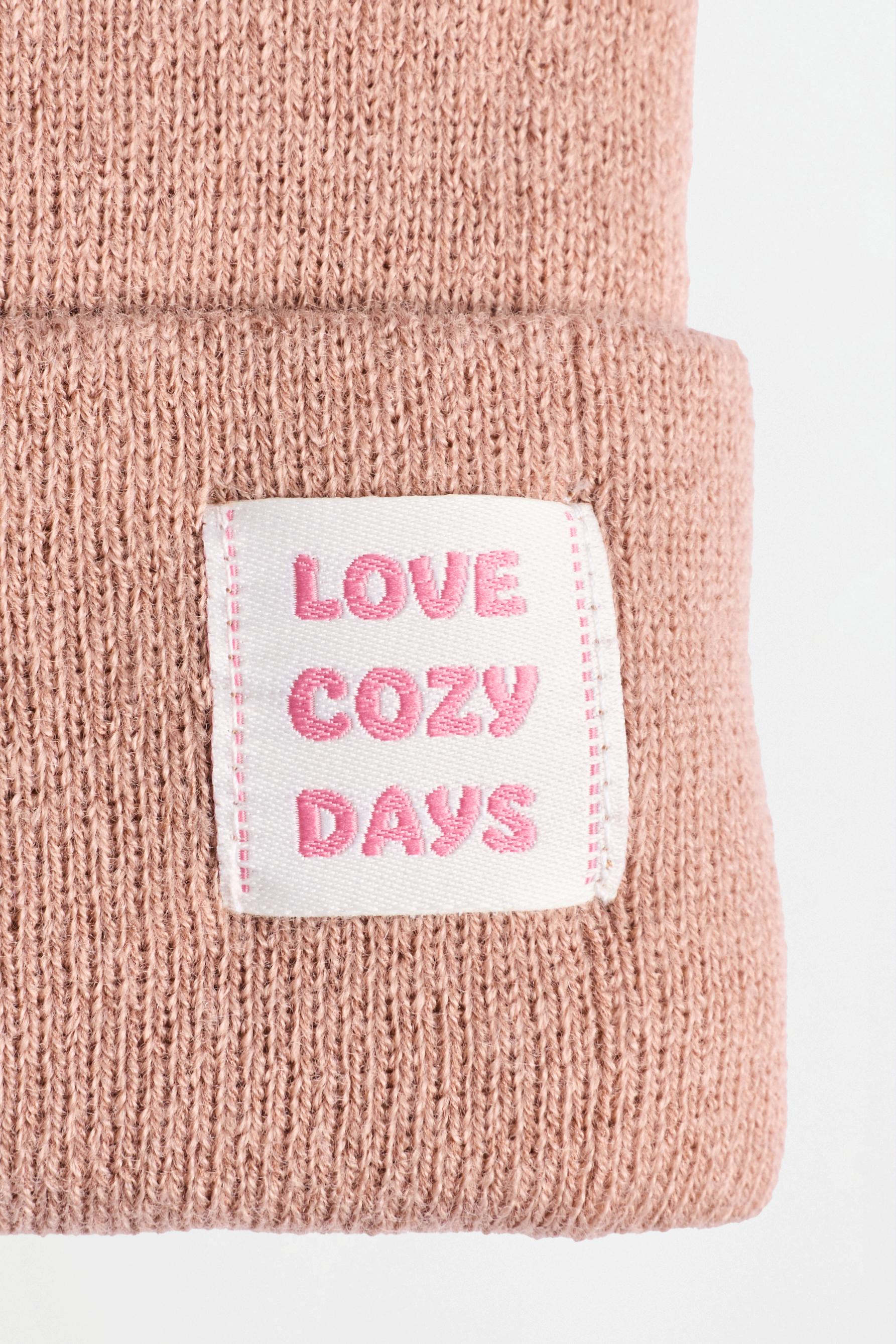 Knit beanie with label — SAND