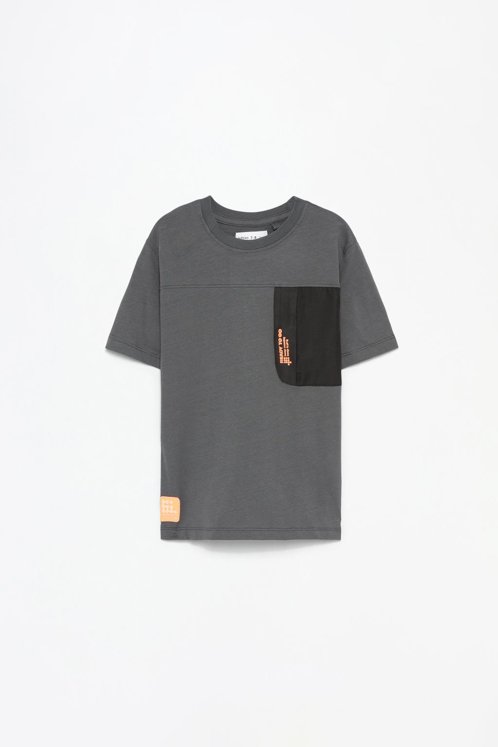 Sports T-shirt with pockets