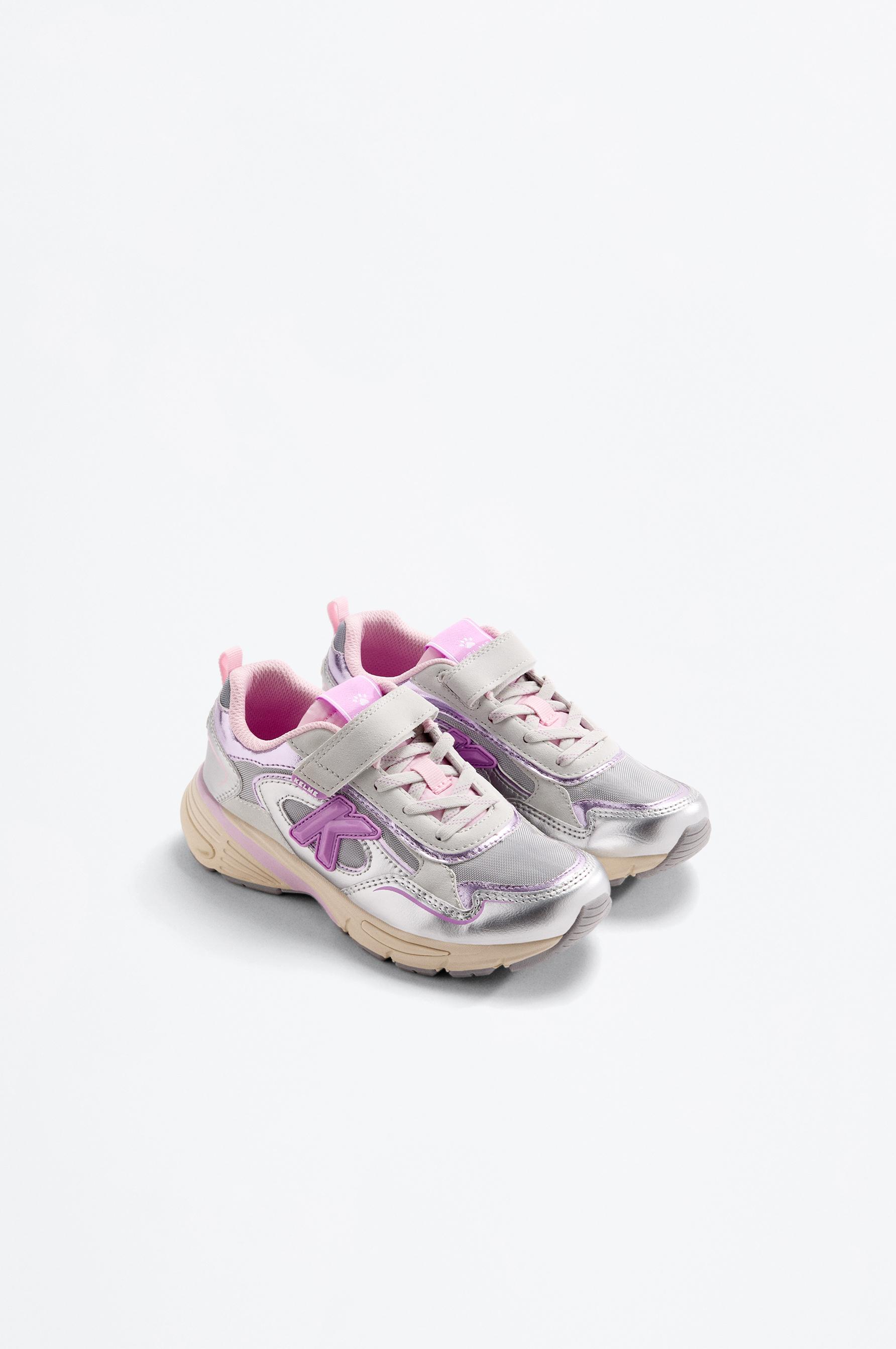 Kelme multi-piece sports shoe — SILVER