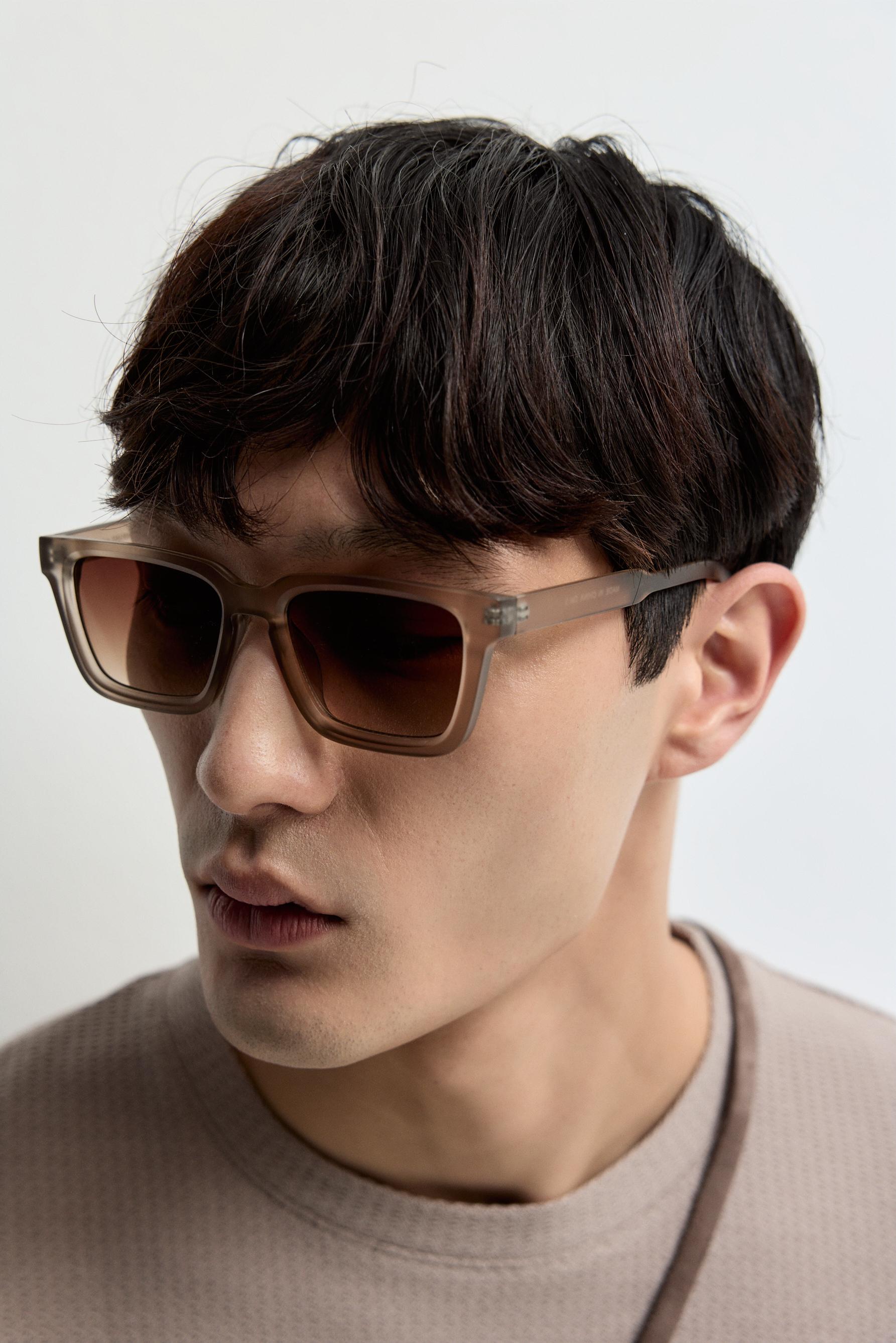 Square sunglasses — GREY