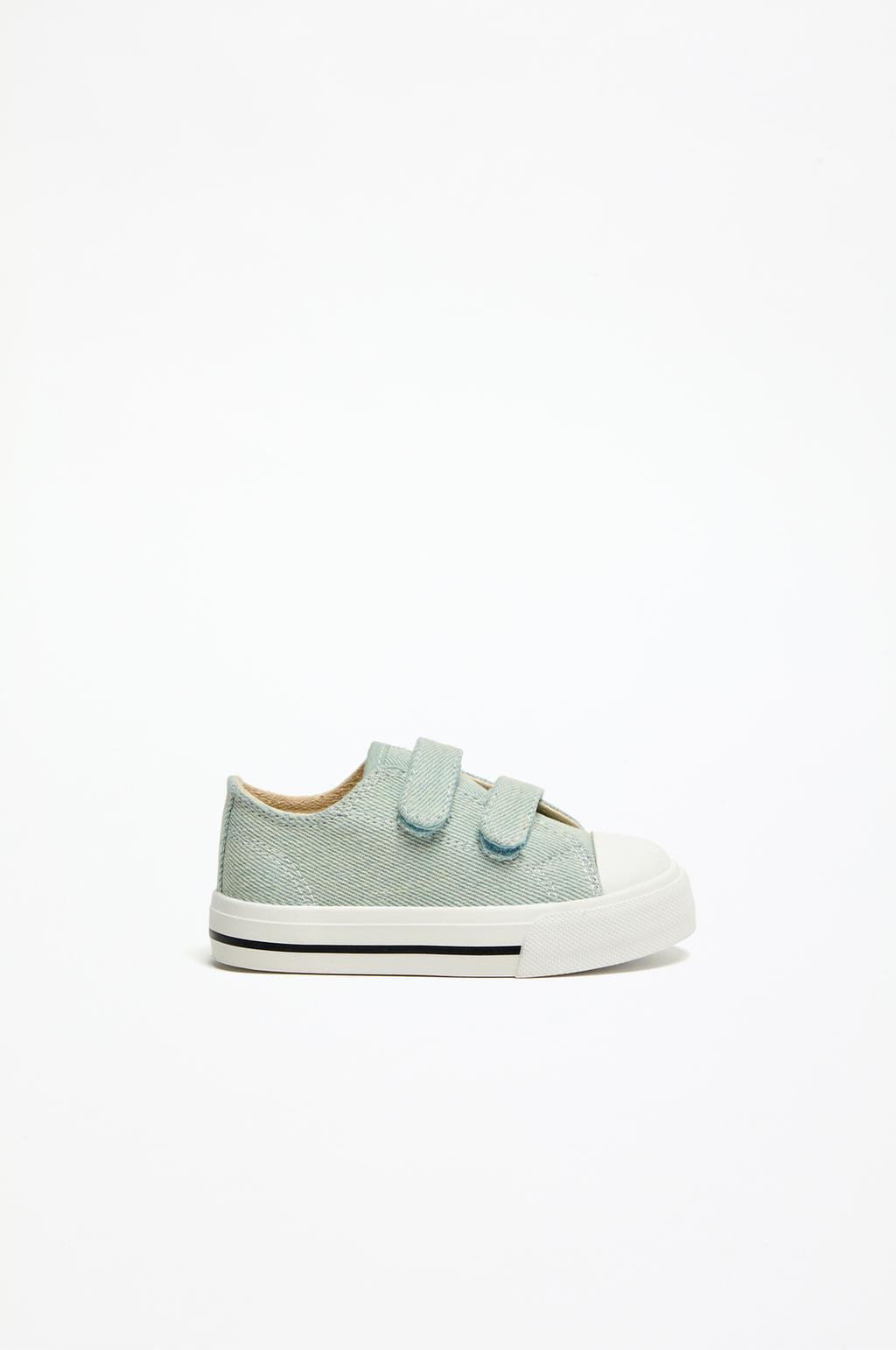 Fabric sneakers with toecap