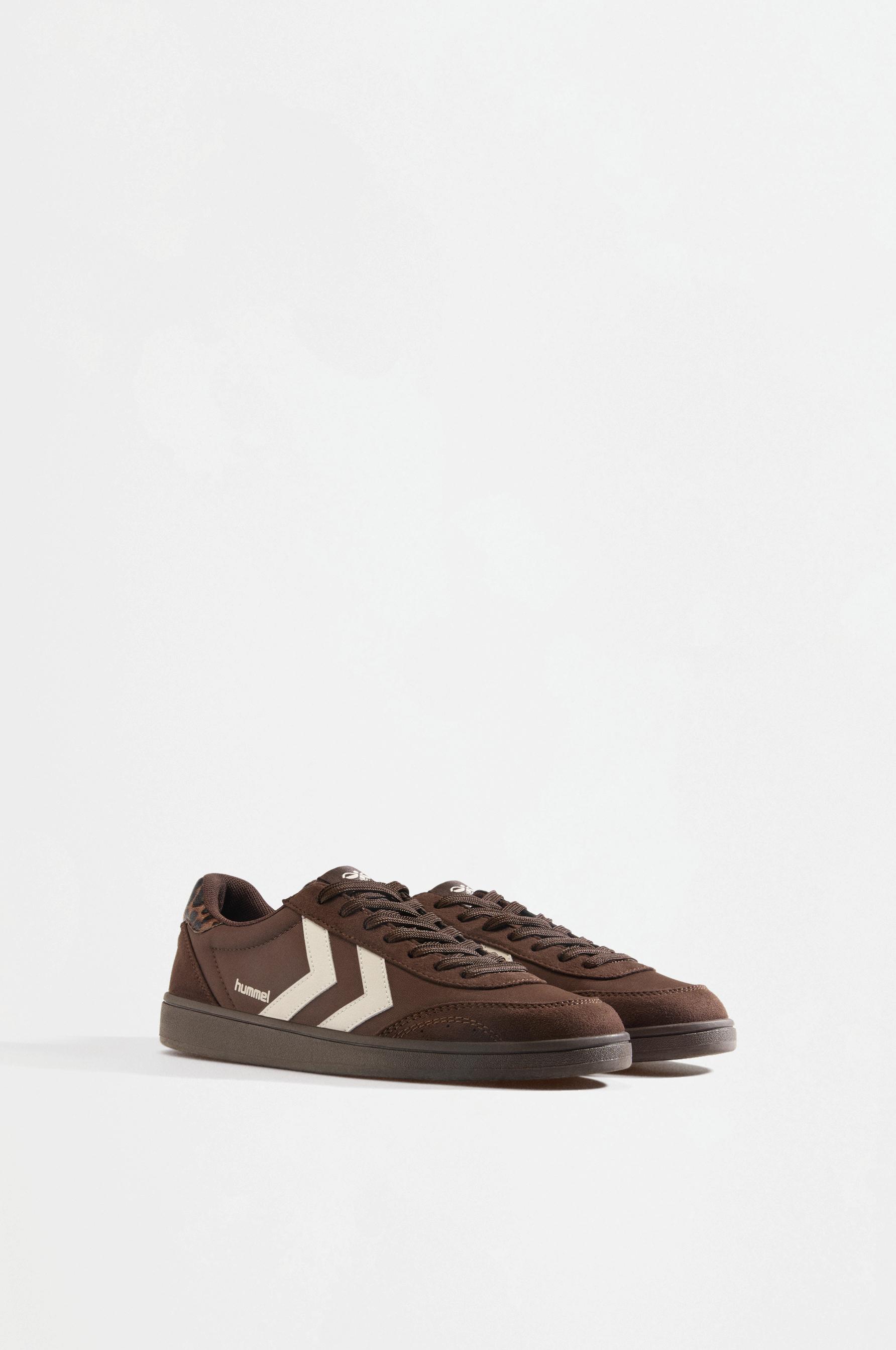 Hummel Sneakers — BROWN