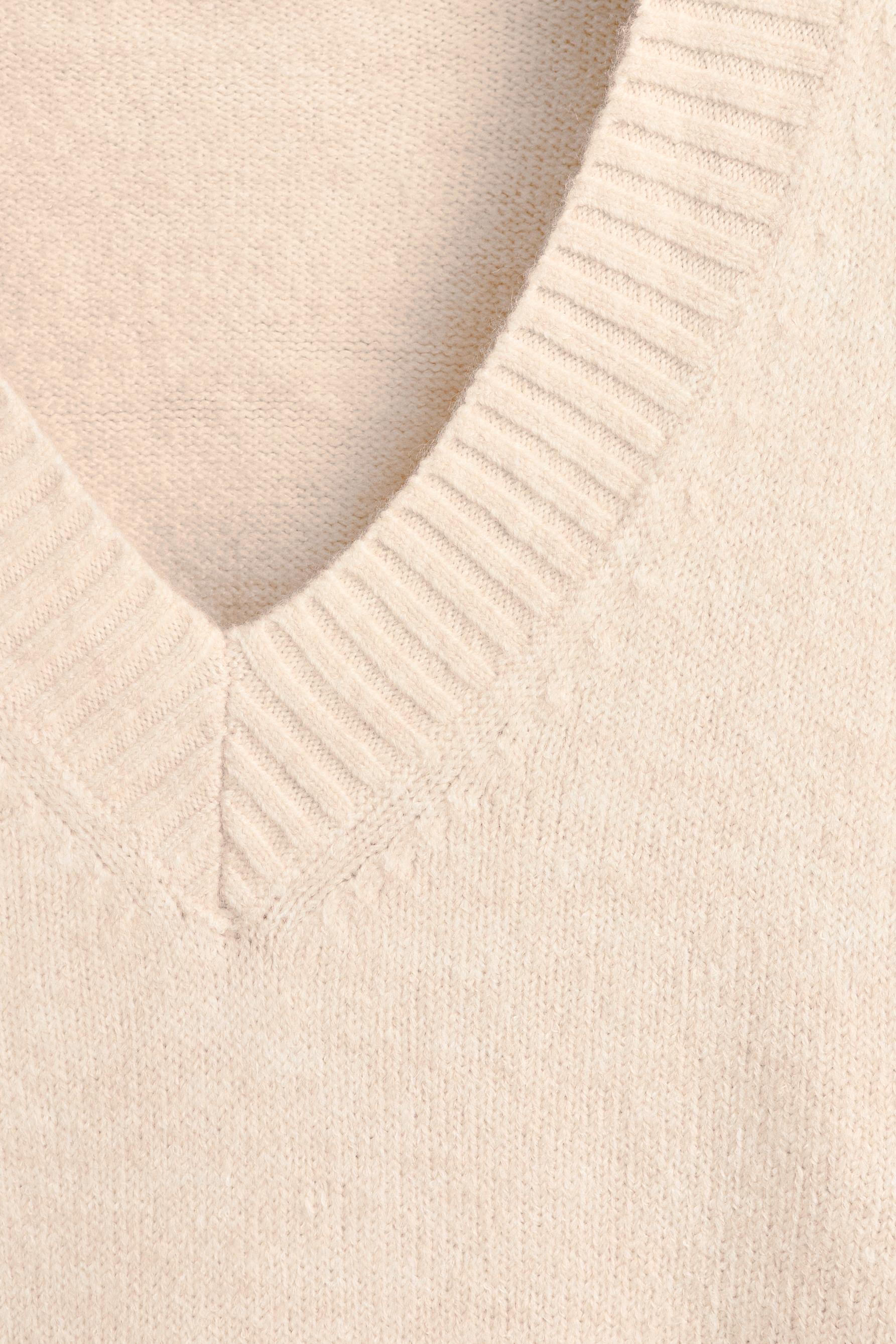 V-neck sweater — ECRU