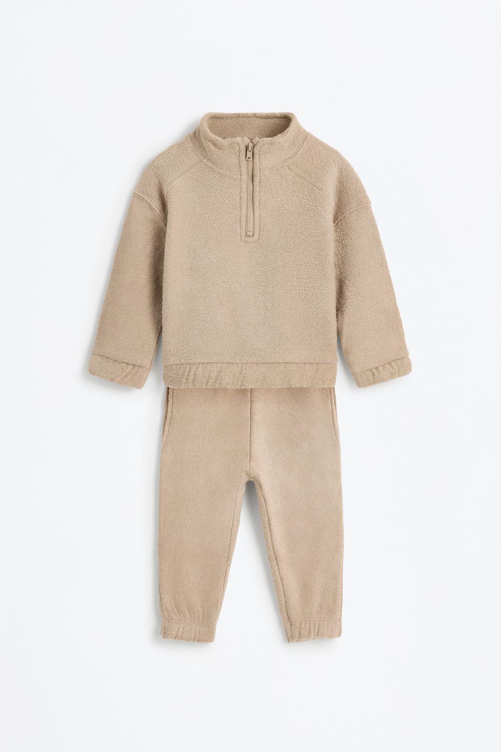 Conxunto efecto toalla suadoiro e pantalón