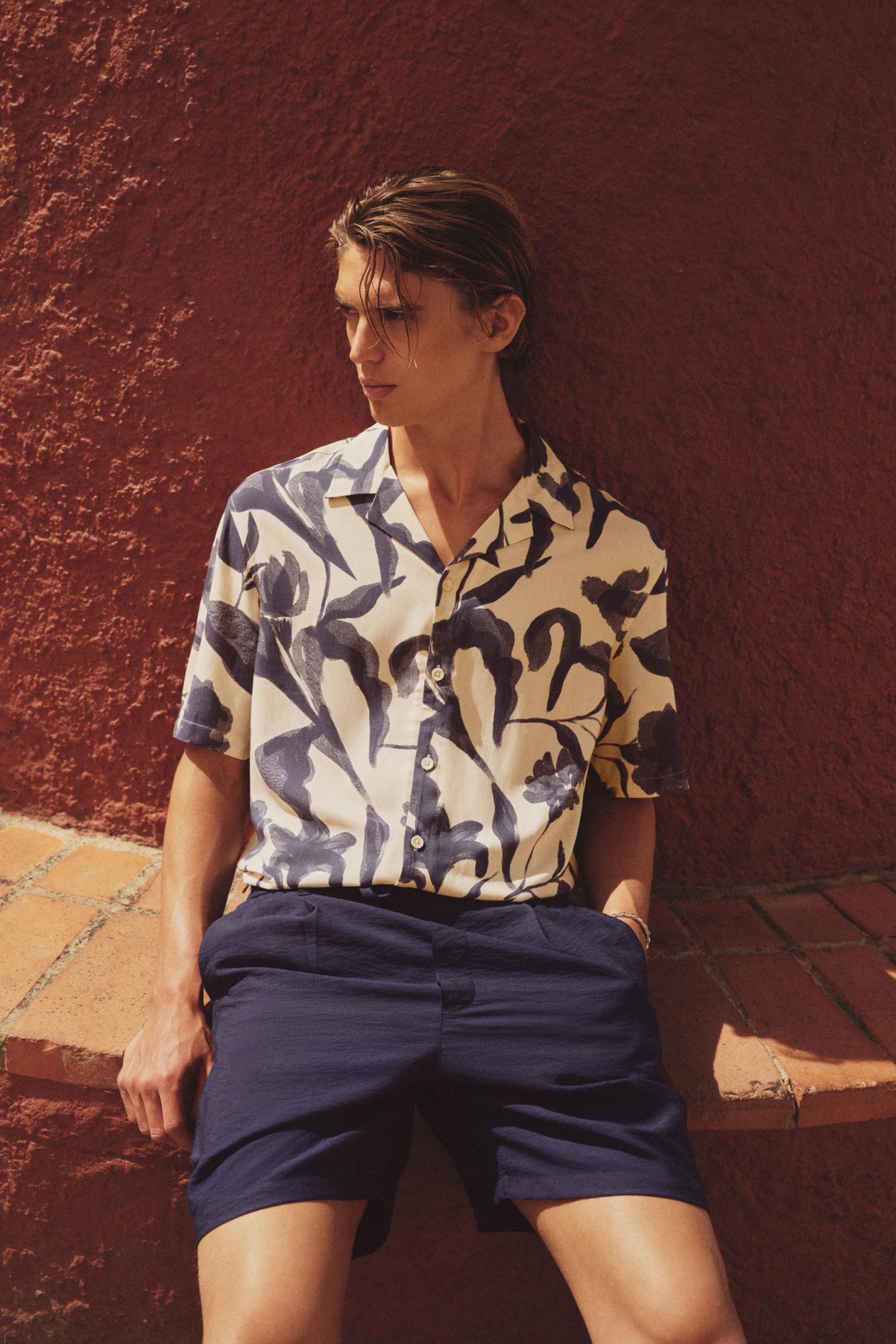 Flowing pleated Bermuda shorts — NAVY