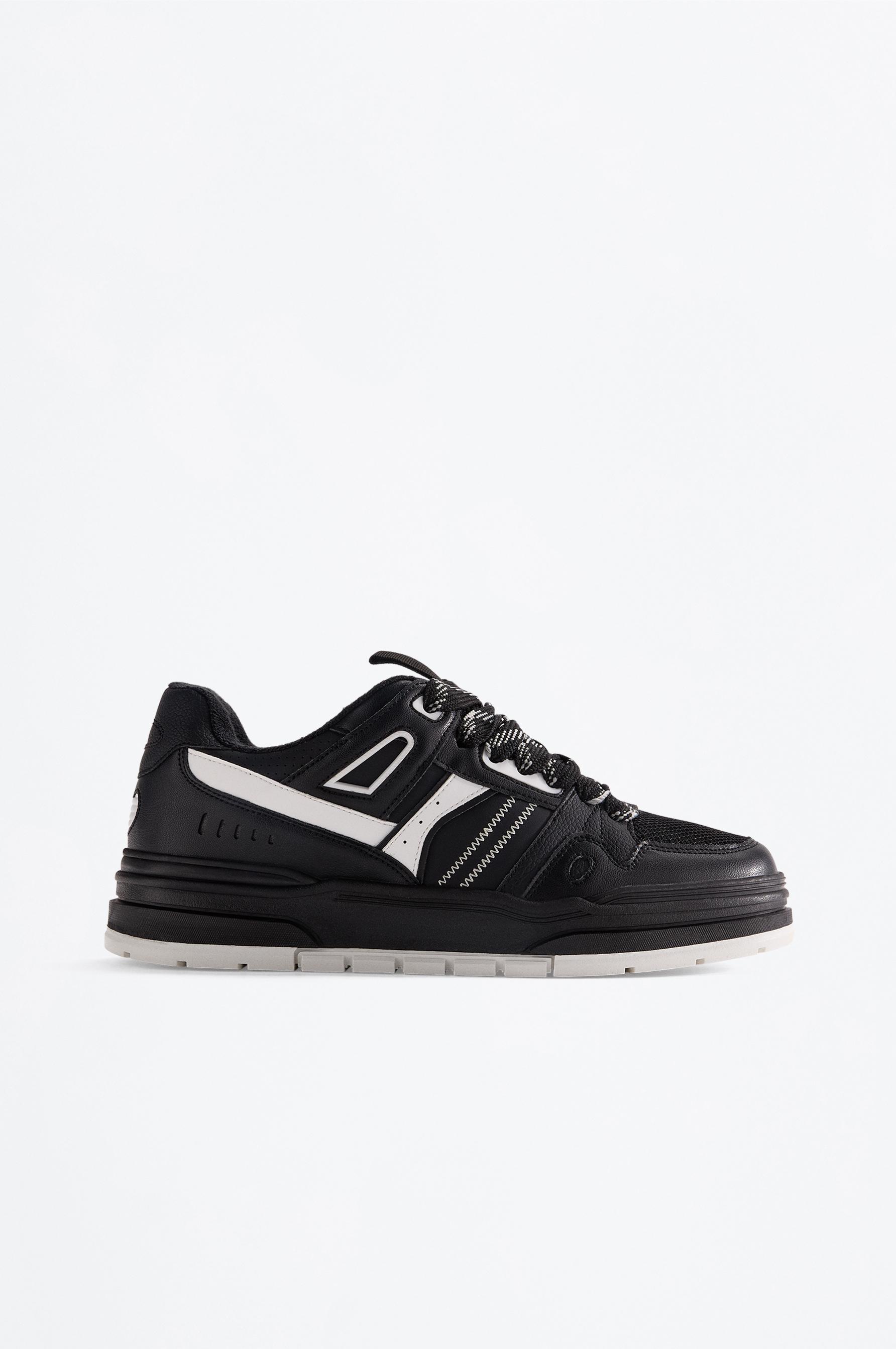 CONTRAST VOLUME SNEAKER — BLACK