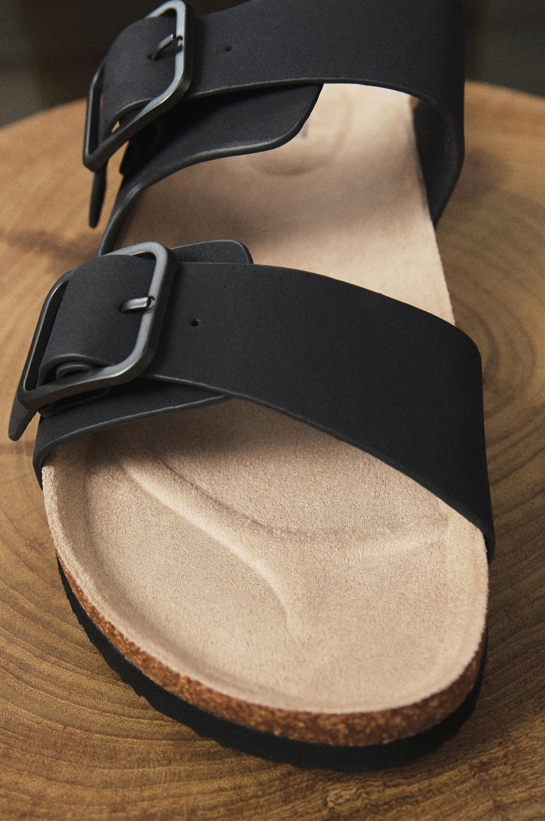 Comfort buckle sandals — BLACK