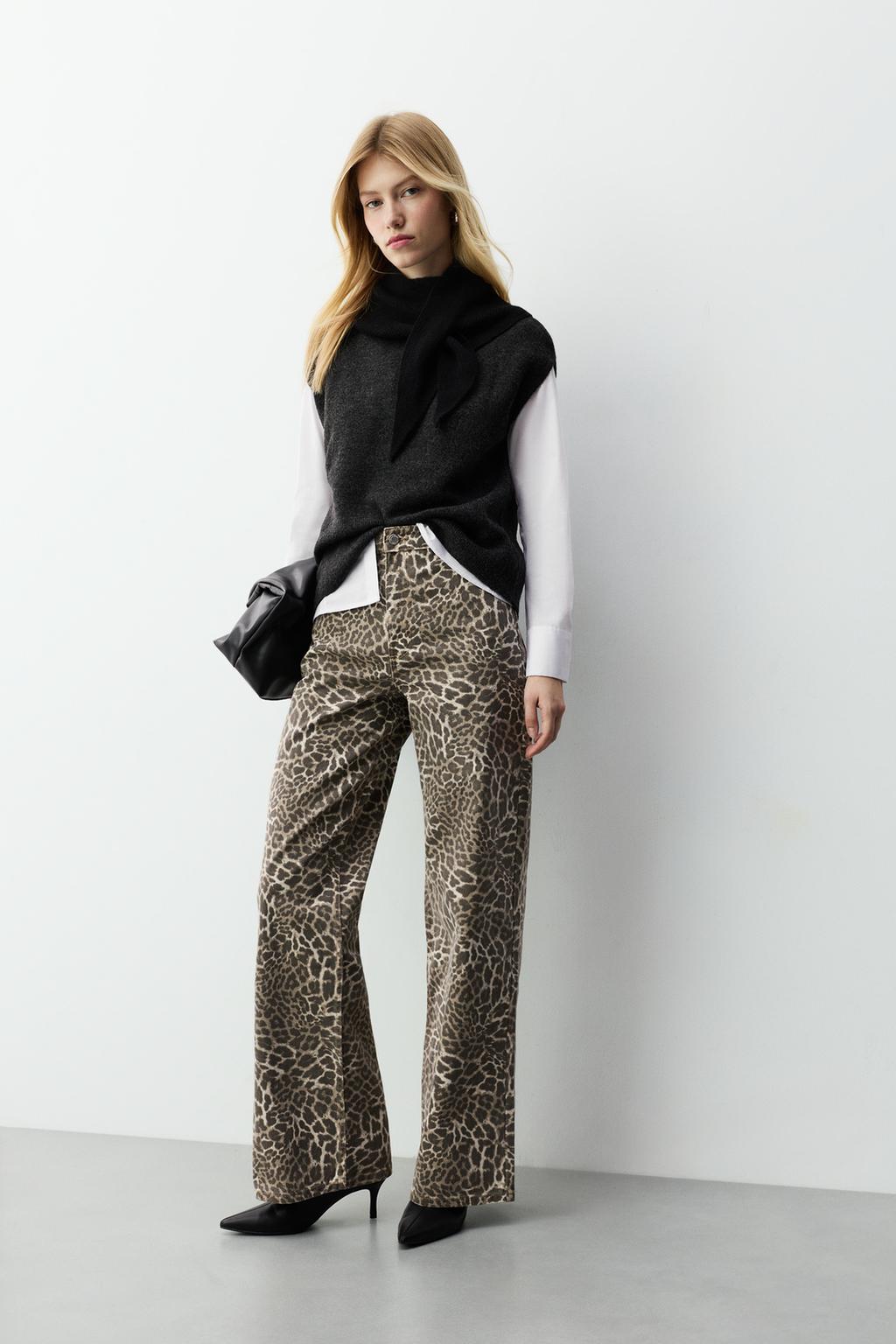 Slim fit wide-leg animal print jeans