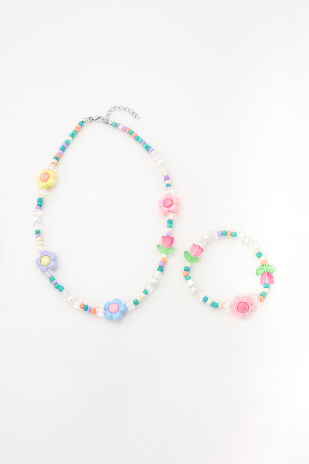 Floral bracelet and necklace set