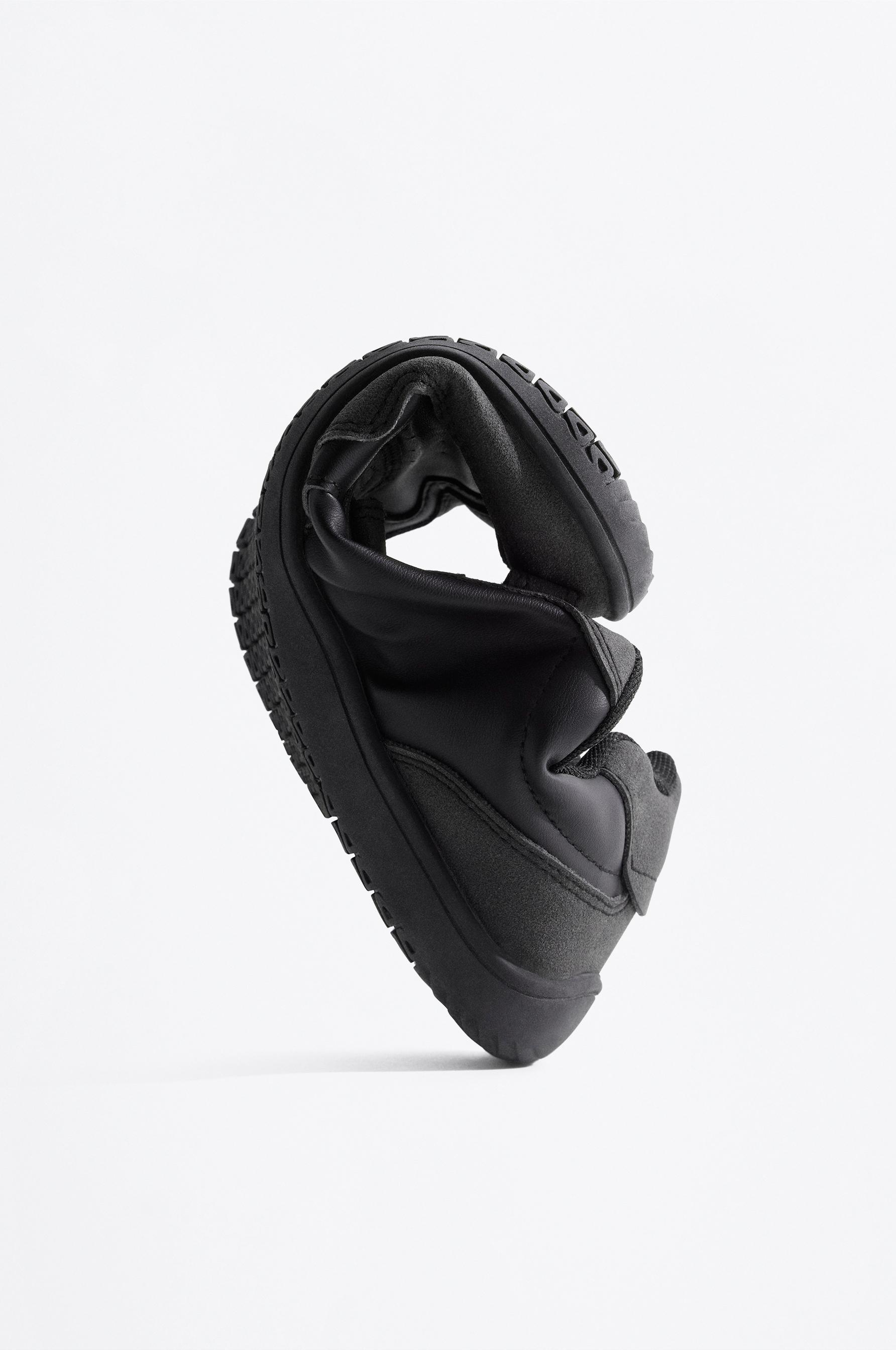 Casual sneakers — BLACK