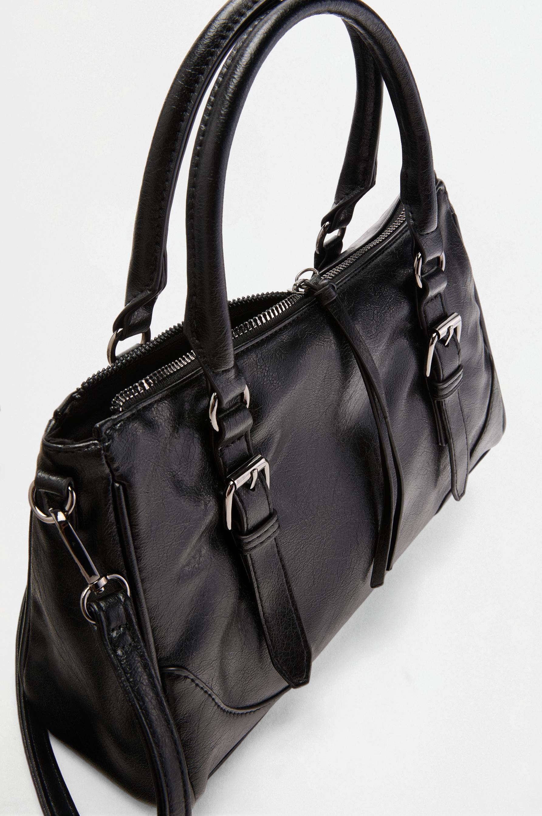 Buckle detail crossbody bag — BLACK