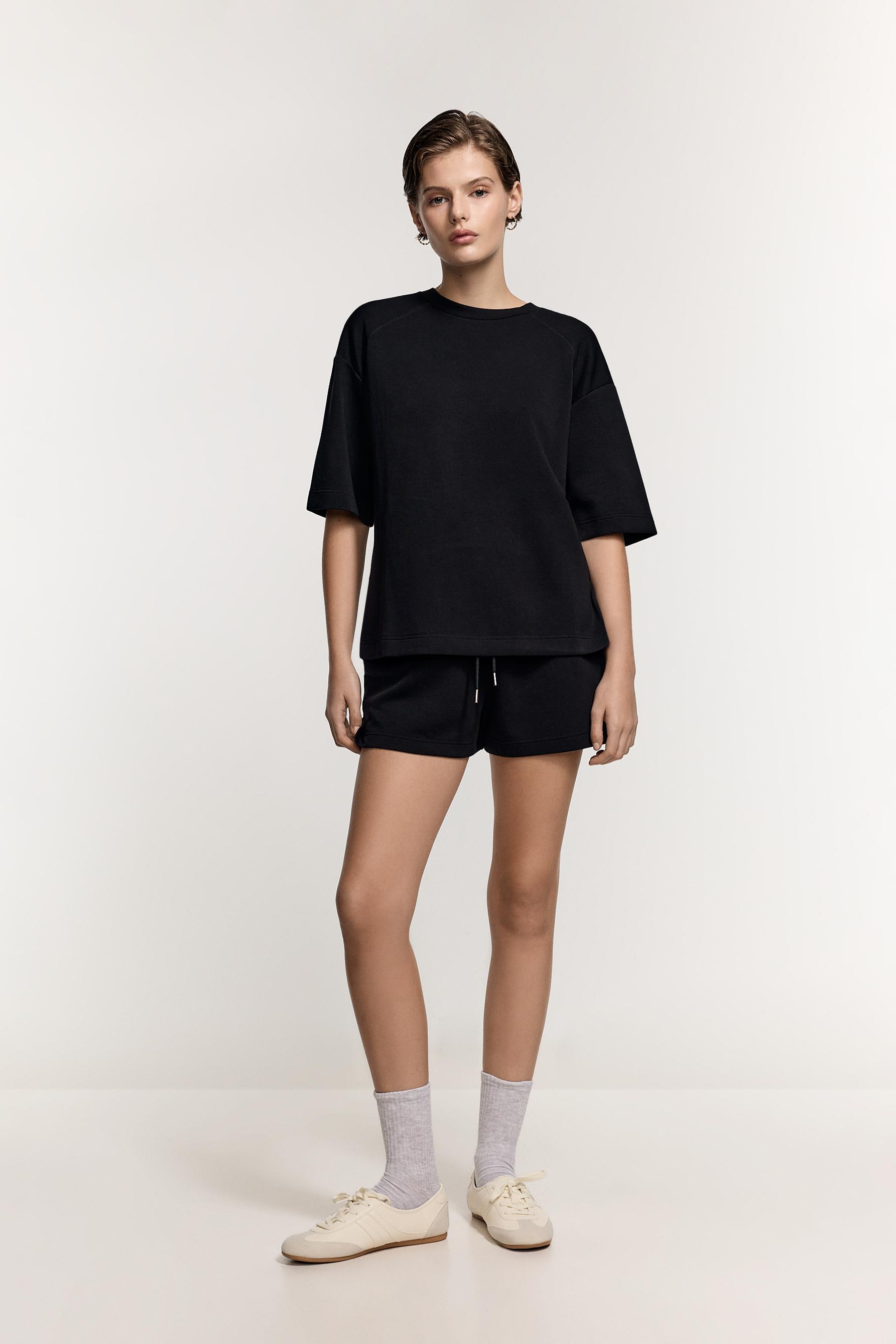 Raglan sleeve sweatshirt — BLACK